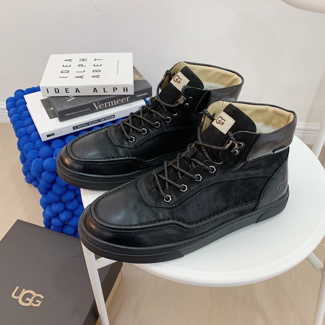 【UGG男鞋】 版型好到不多说，品质、做工、材料再度升级帅气来袭👏俊朗的外形👏精致的做工👏上等的皮料拒绝
