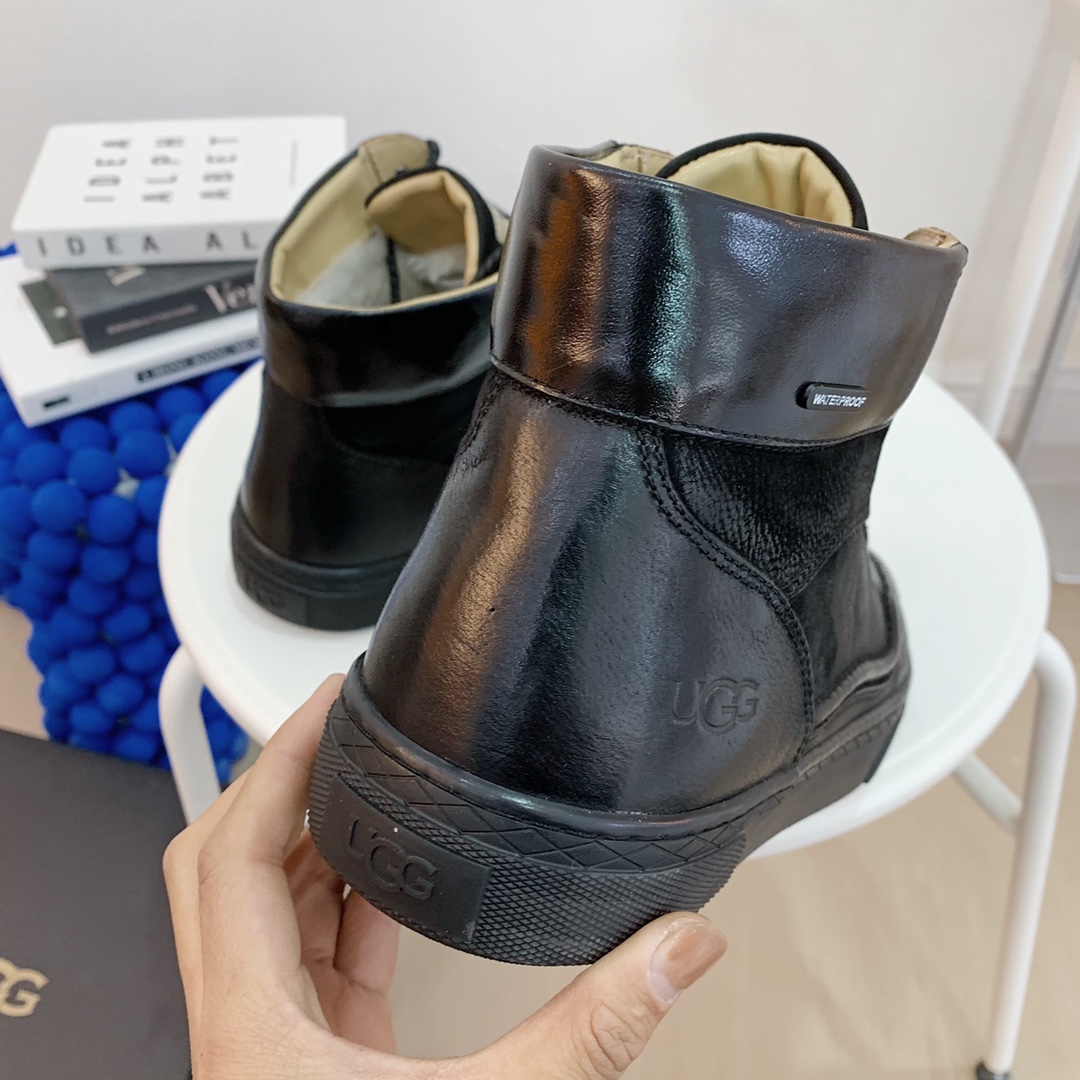 【UGG男鞋】 版型好到不多说，品质、做工、材料再度升级帅气来袭👏俊朗的外形👏精致的做工👏上等的皮料拒绝