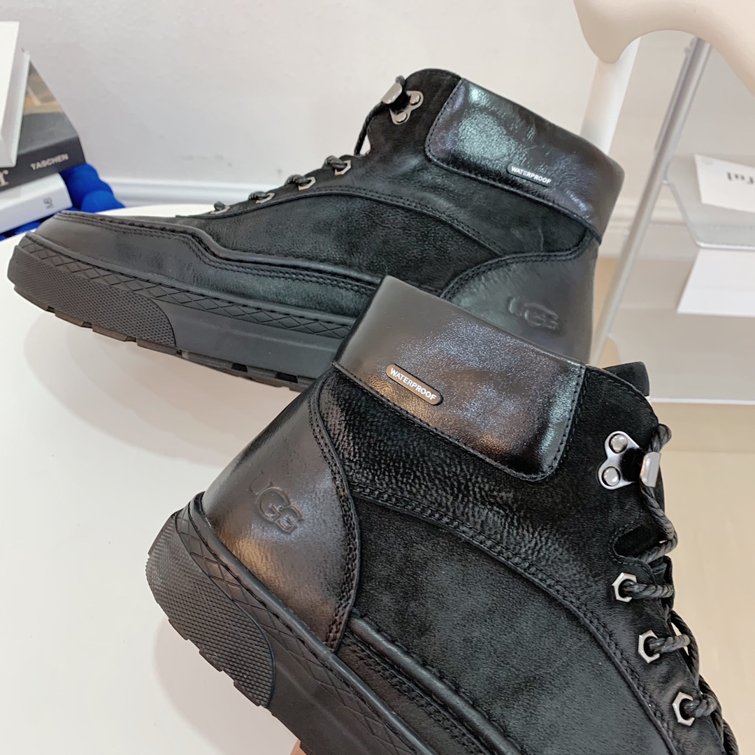 【UGG男鞋】 版型好到不多说，品质、做工、材料再度升级帅气来袭👏俊朗的外形👏精致的做工👏上等的皮料拒绝