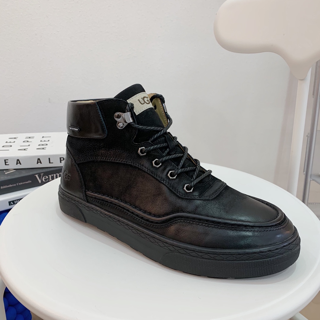 【UGG男鞋】 版型好到不多说，品质、做工、材料再度升级帅气来袭👏俊朗的外形👏精致的做工👏上等的皮料拒绝
