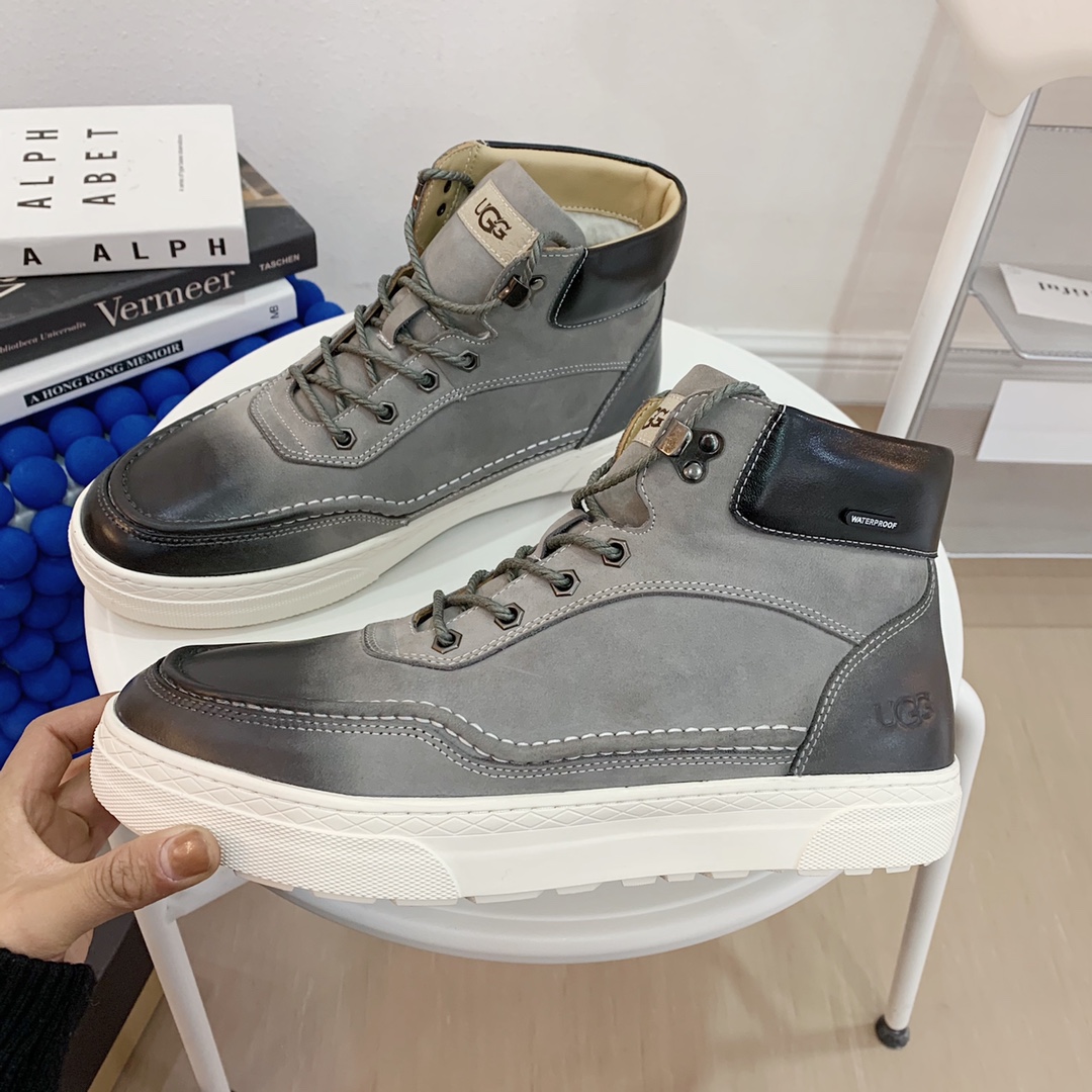 爆款来袭 大量现货 【UGG男鞋】 版型好到不多说，品质、做工、材料再度升级帅气来袭👏俊朗的外形👏精致的