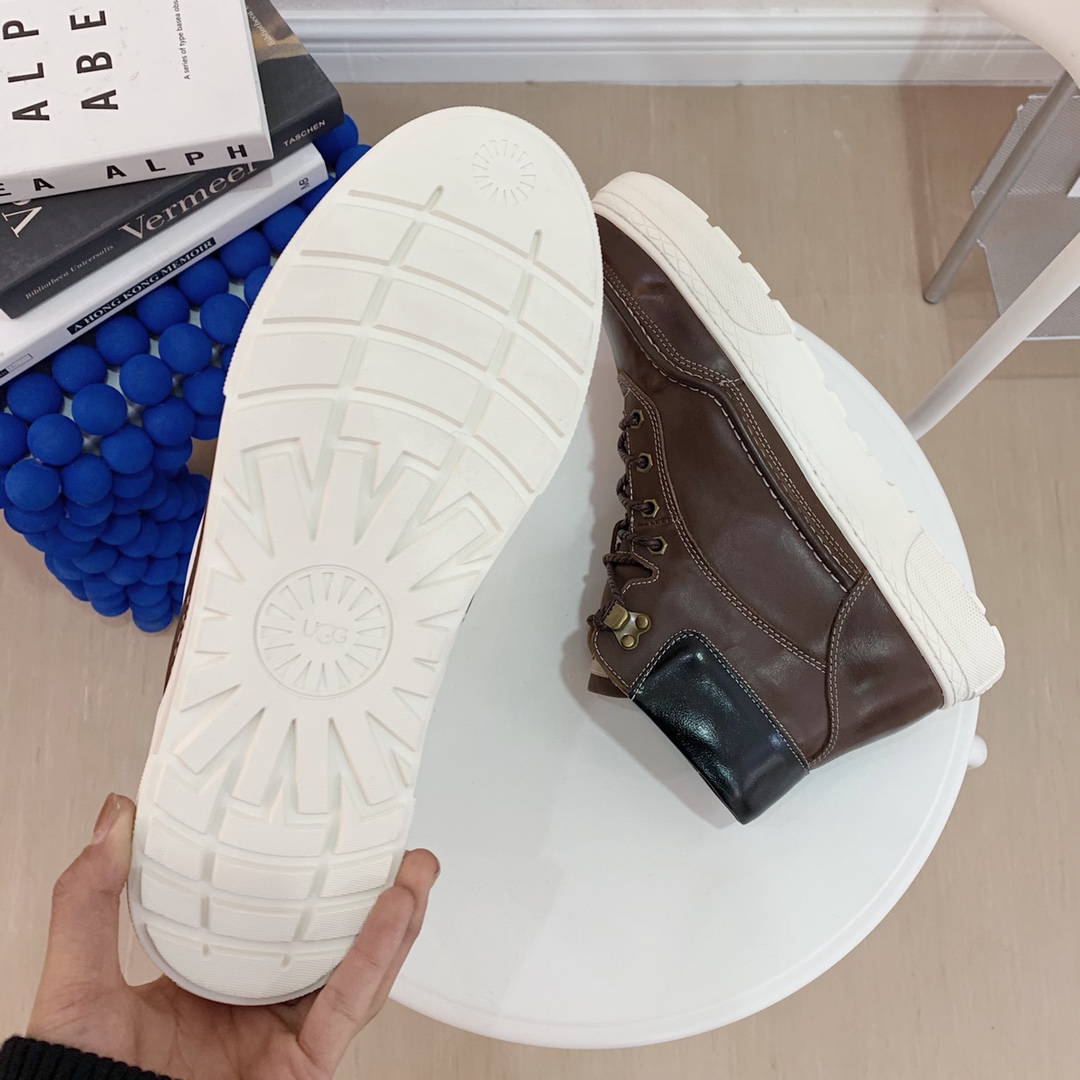 【UGG男鞋】 版型好到不多说，品质、做工、材料再度升级帅气来袭👏俊朗的外形👏精致的做工👏上等的皮料拒绝