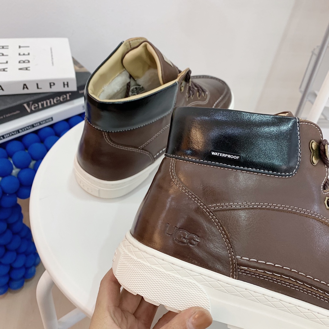 【UGG男鞋】 版型好到不多说，品质、做工、材料再度升级帅气来袭👏俊朗的外形👏精致的做工👏上等的皮料拒绝