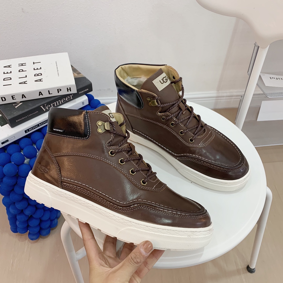 【UGG男鞋】 版型好到不多说，品质、做工、材料再度升级帅气来袭👏俊朗的外形👏精致的做工👏上等的皮料拒绝
