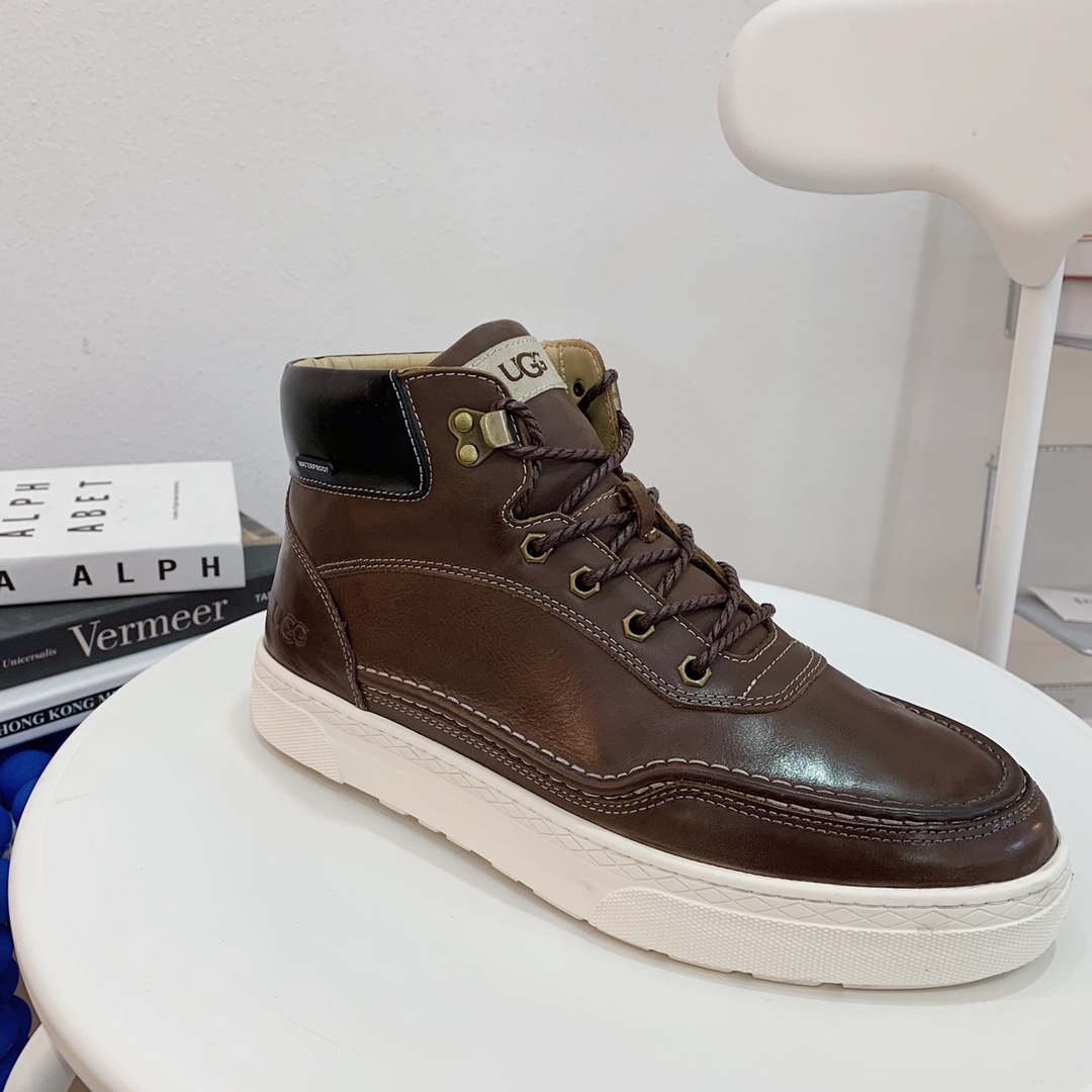 【UGG男鞋】 版型好到不多说，品质、做工、材料再度升级帅气来袭👏俊朗的外形👏精致的做工👏上等的皮料拒绝
