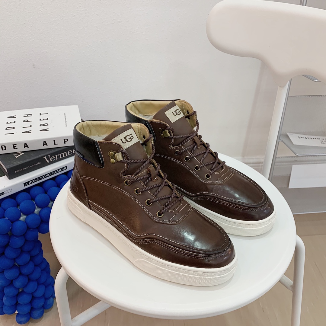 【UGG男鞋】 版型好到不多说，品质、做工、材料再度升级帅气来袭👏俊朗的外形👏精致的做工👏上等的皮料拒绝
