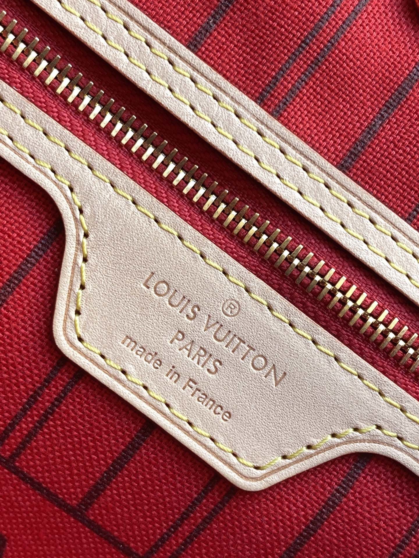 M41000红顶级原单NEVERFULLPM這款NeverfullMM手挽袋將雋永經典的設計融合傳統的細