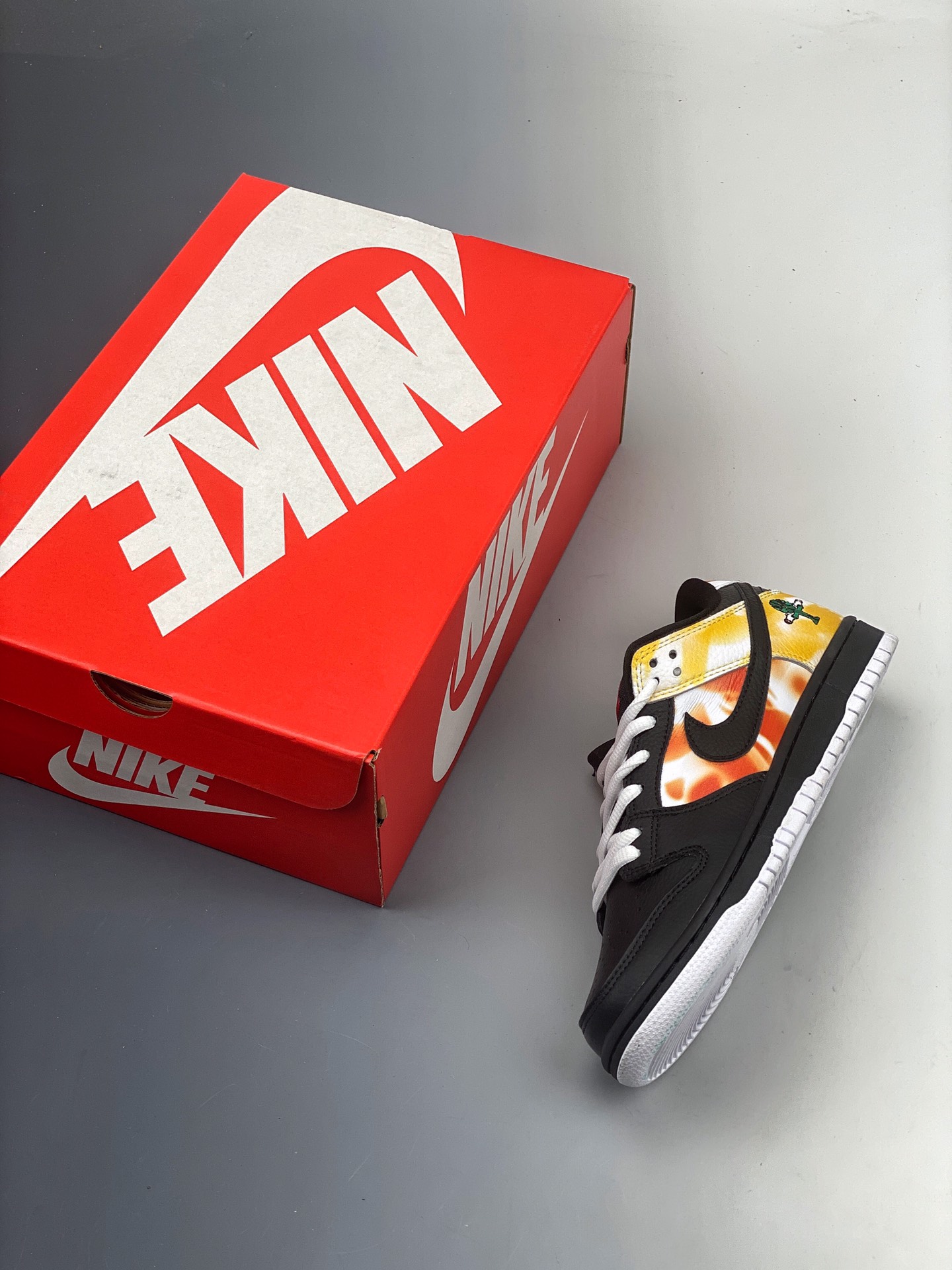 180   Nike SB Dunk Low Pro QS”Viernam 25 Anniversary”扣篮系列低帮经典百搭休闲运动板鞋“黑黄橙扎染外星人”  BQ6832-001