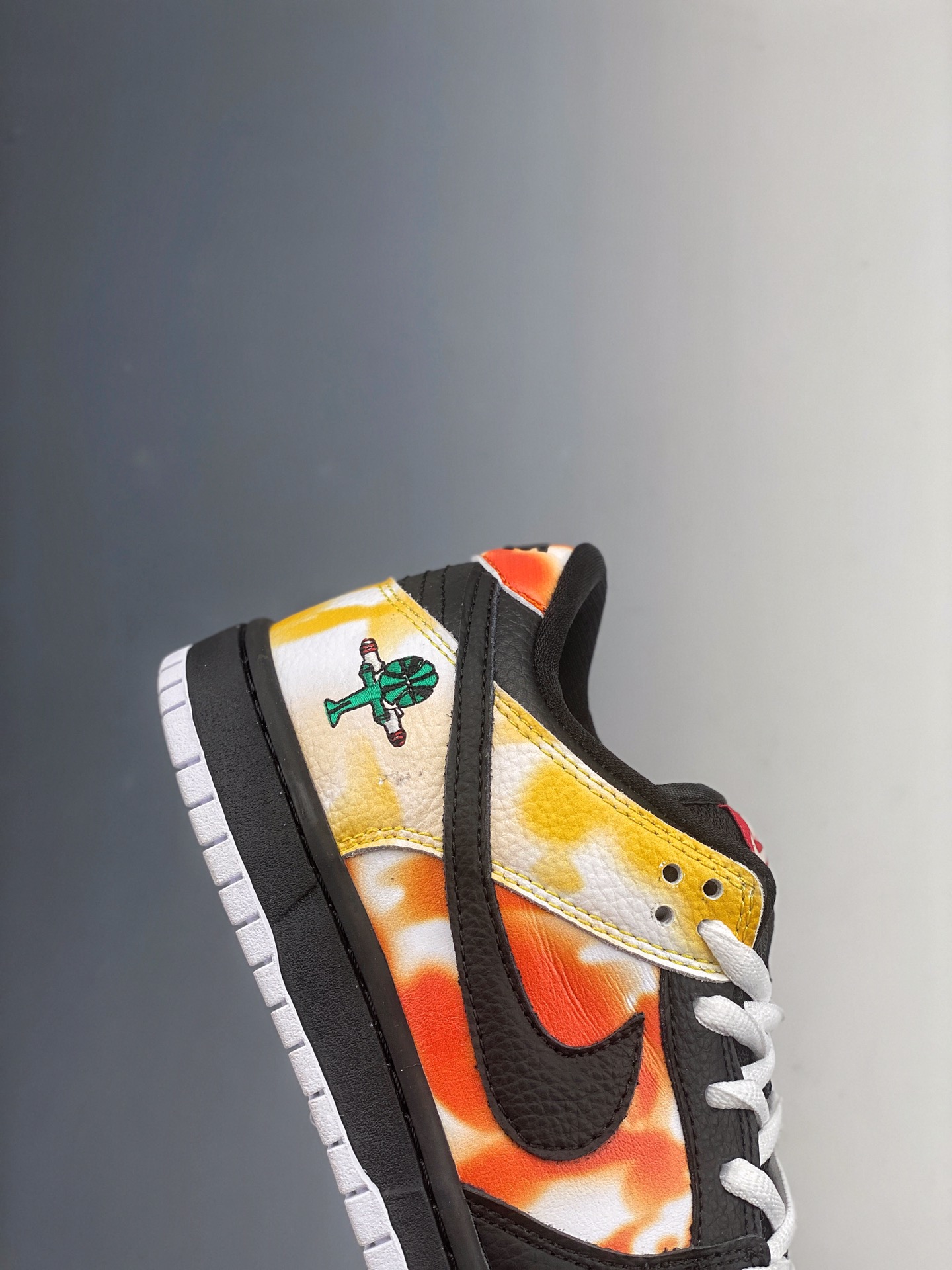 180   Nike SB Dunk Low Pro QS”Viernam 25 Anniversary”扣篮系列低帮经典百搭休闲运动板鞋“黑黄橙扎染外星人”  BQ6832-001
