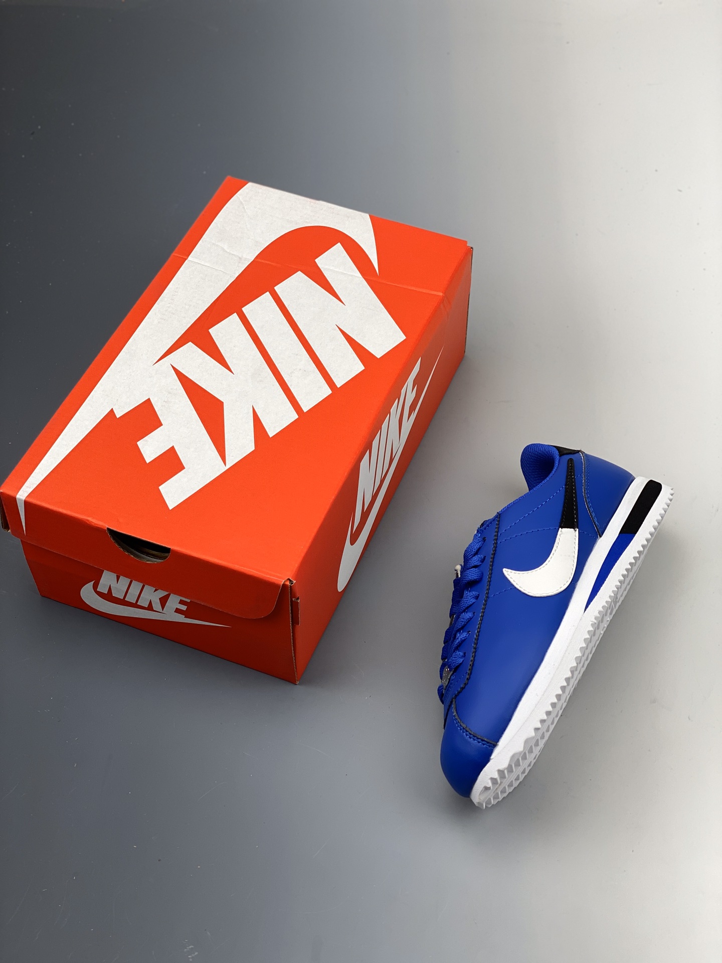 140  Nike Classic Cortez Prem 阿甘系列休闲运动鞋货 CI1047-400