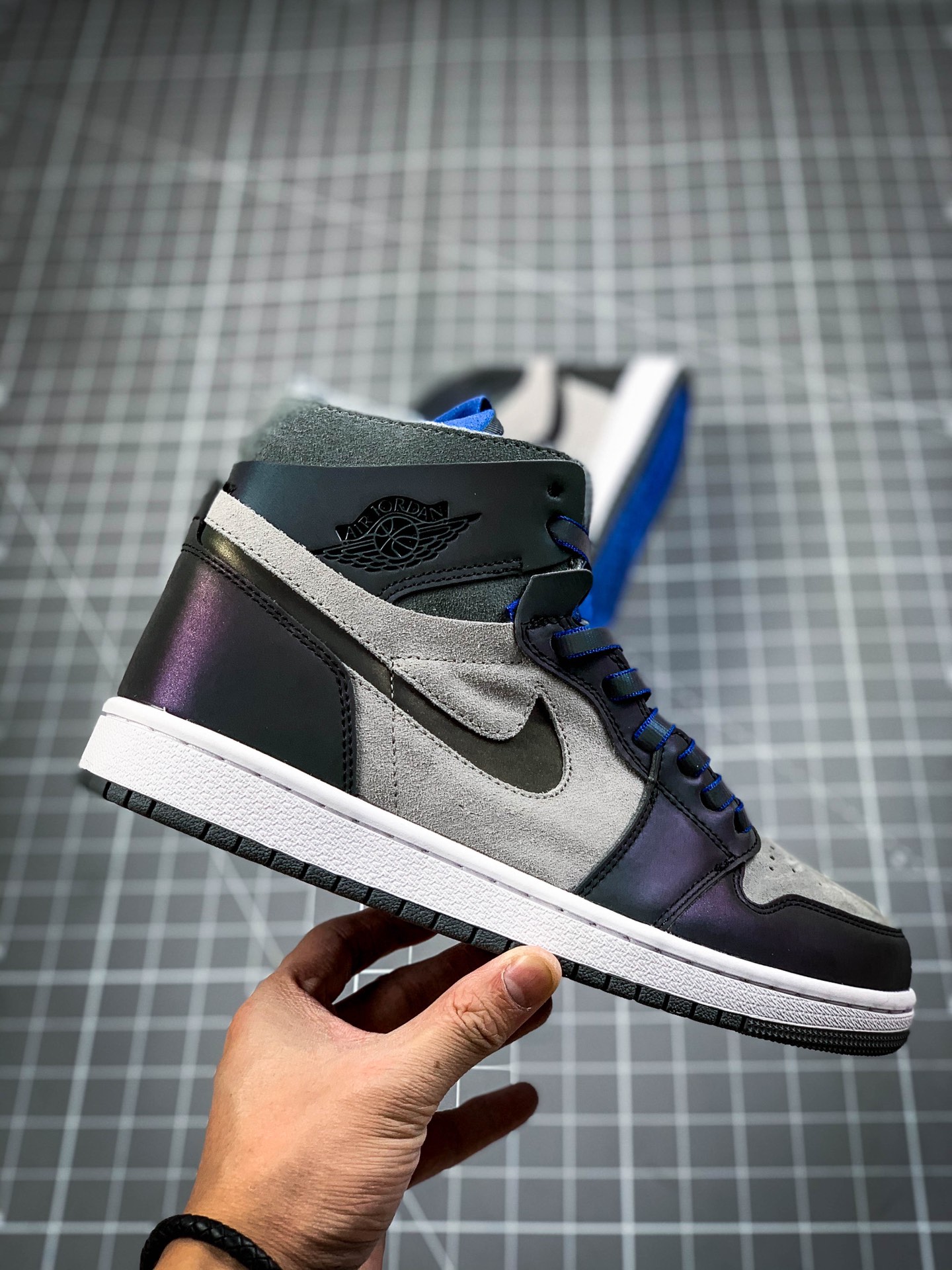 300 乔丹/Air JordanAJ1 aj1 乔丹1代 乔1 乔丹1代中帮系列 LPL x Air Jordan 1 Zoom Comfort“Iridescent”  DD1453-001