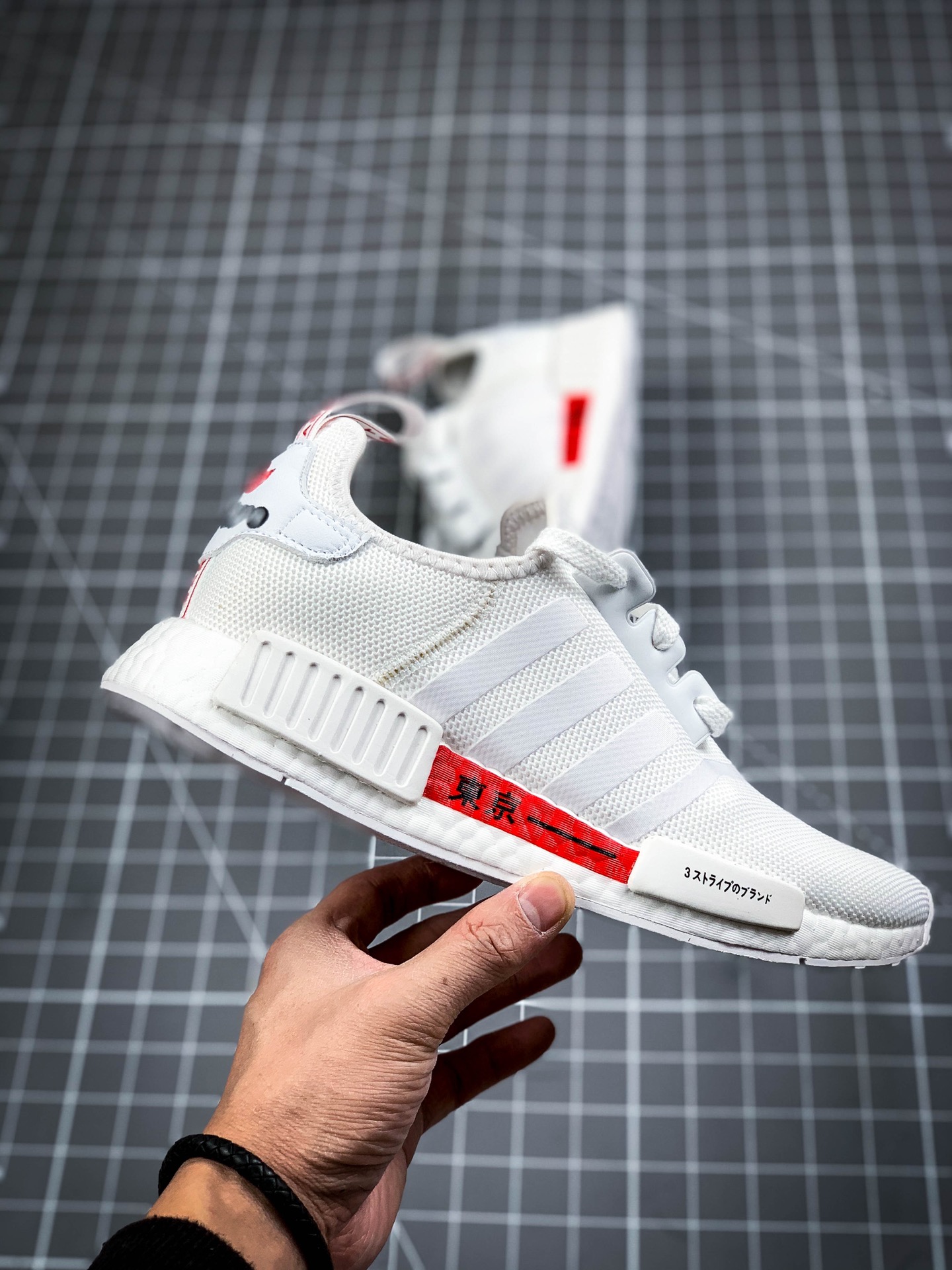 160 公司级巴斯夫 阿迪达斯 Adidas NMD R-1 街头风经典百搭跑步鞋  F99711