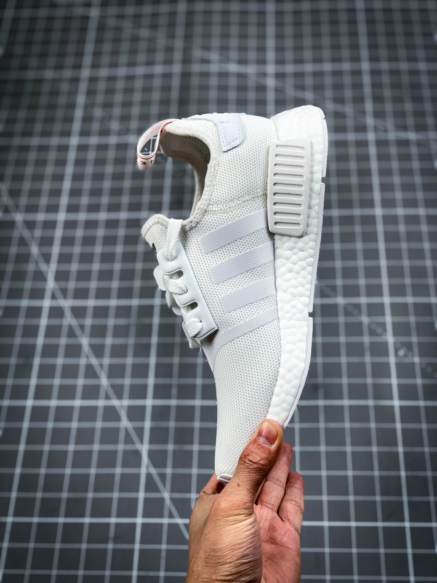 160 公司级巴斯夫 阿迪达斯 Adidas NMD R-1 街头风经典百搭跑步鞋  F99711