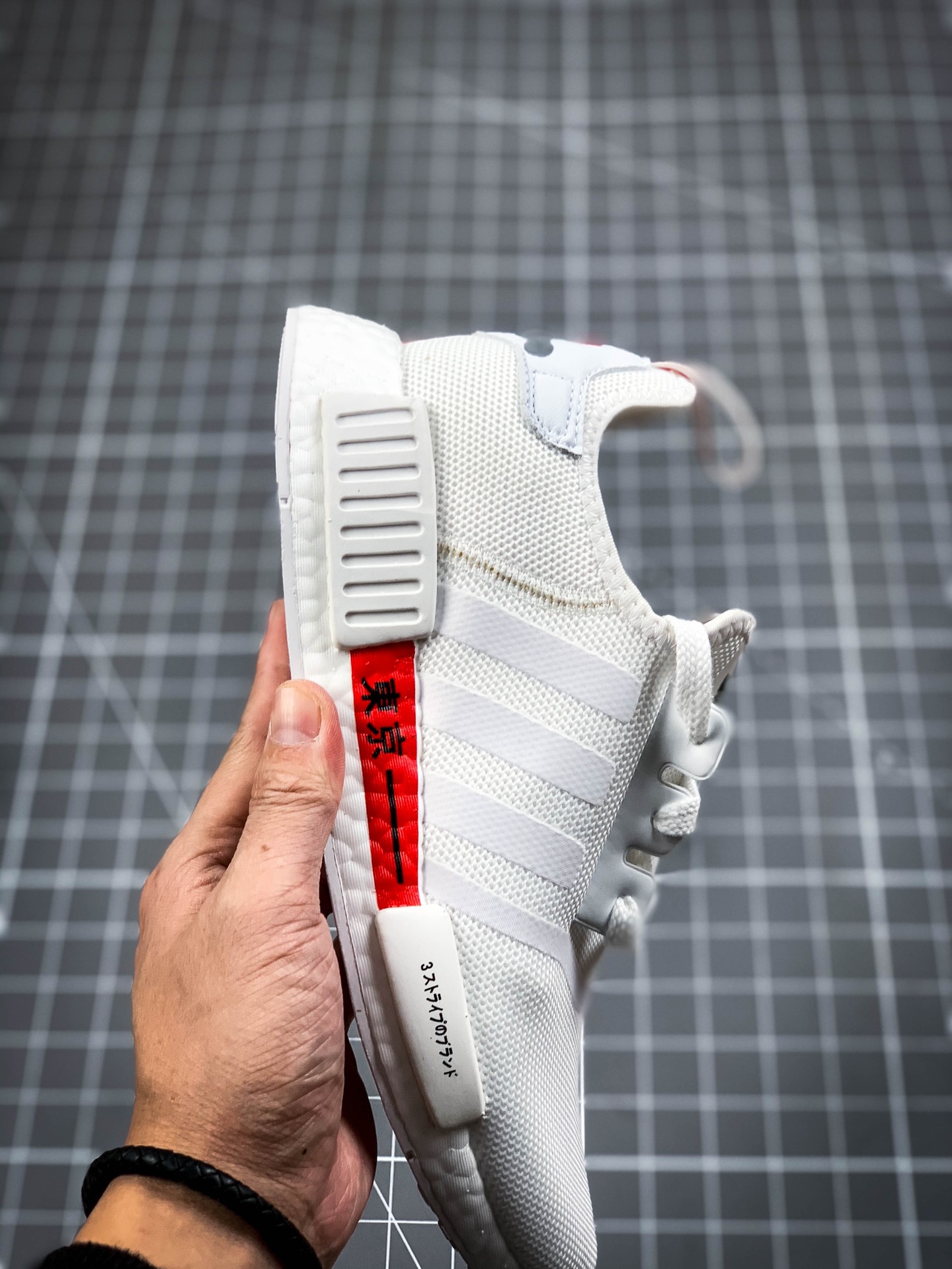 160 公司级巴斯夫 阿迪达斯 Adidas NMD R-1 街头风经典百搭跑步鞋  F99711