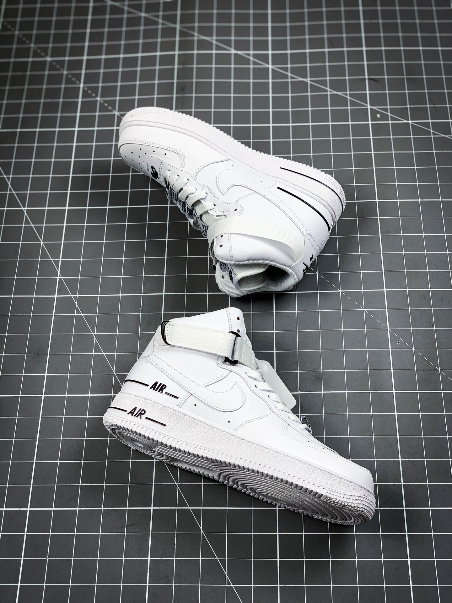 220 海外限定别注空军一号 Nike Air Force 1 High '07 Lv8 “Double Air” 白黑串标 空军一号 CJ1385-100