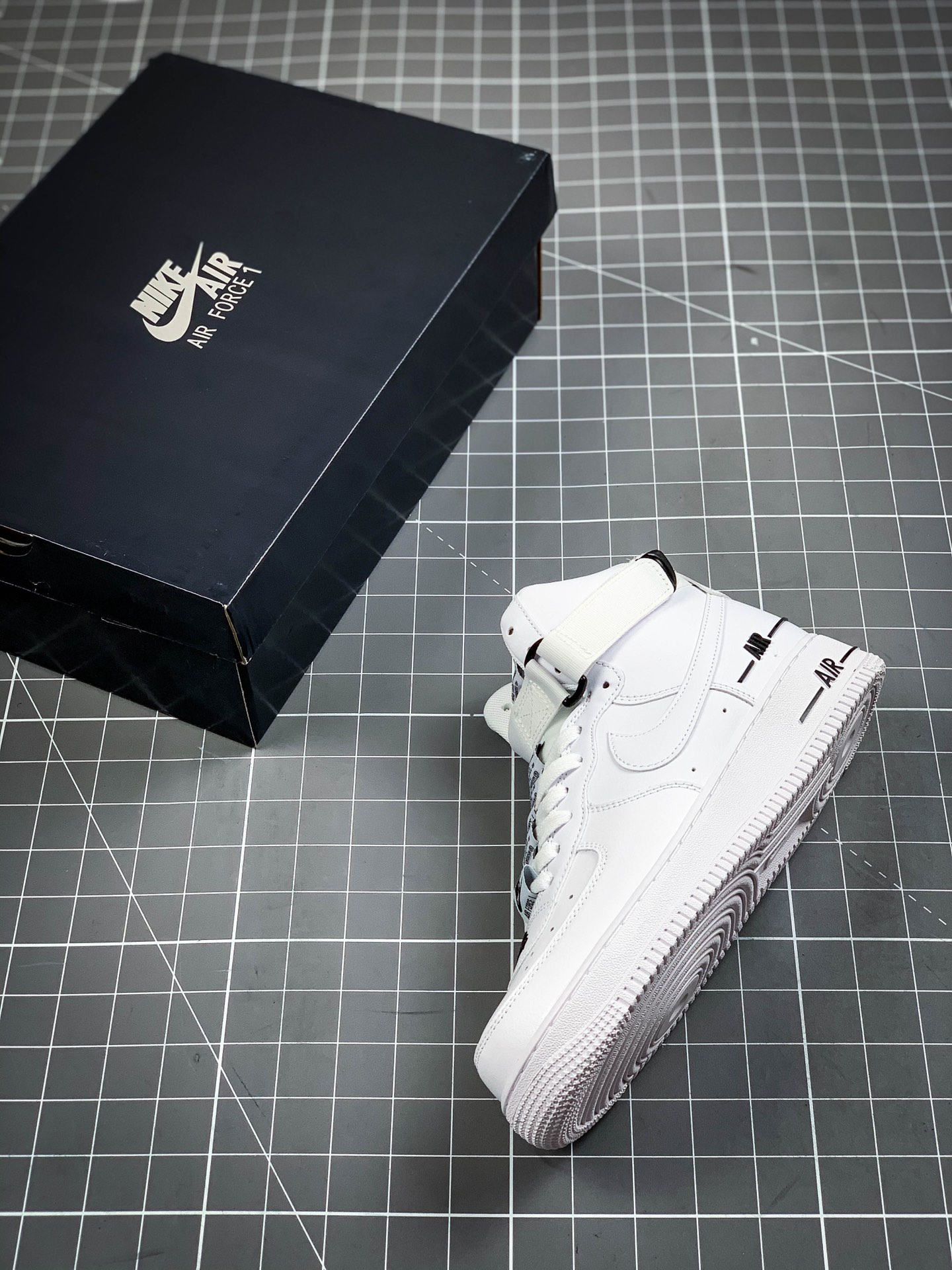 220 海外限定别注空军一号 Nike Air Force 1 High '07 Lv8 “Double Air” 白黑串标 空军一号 CJ1385-100
