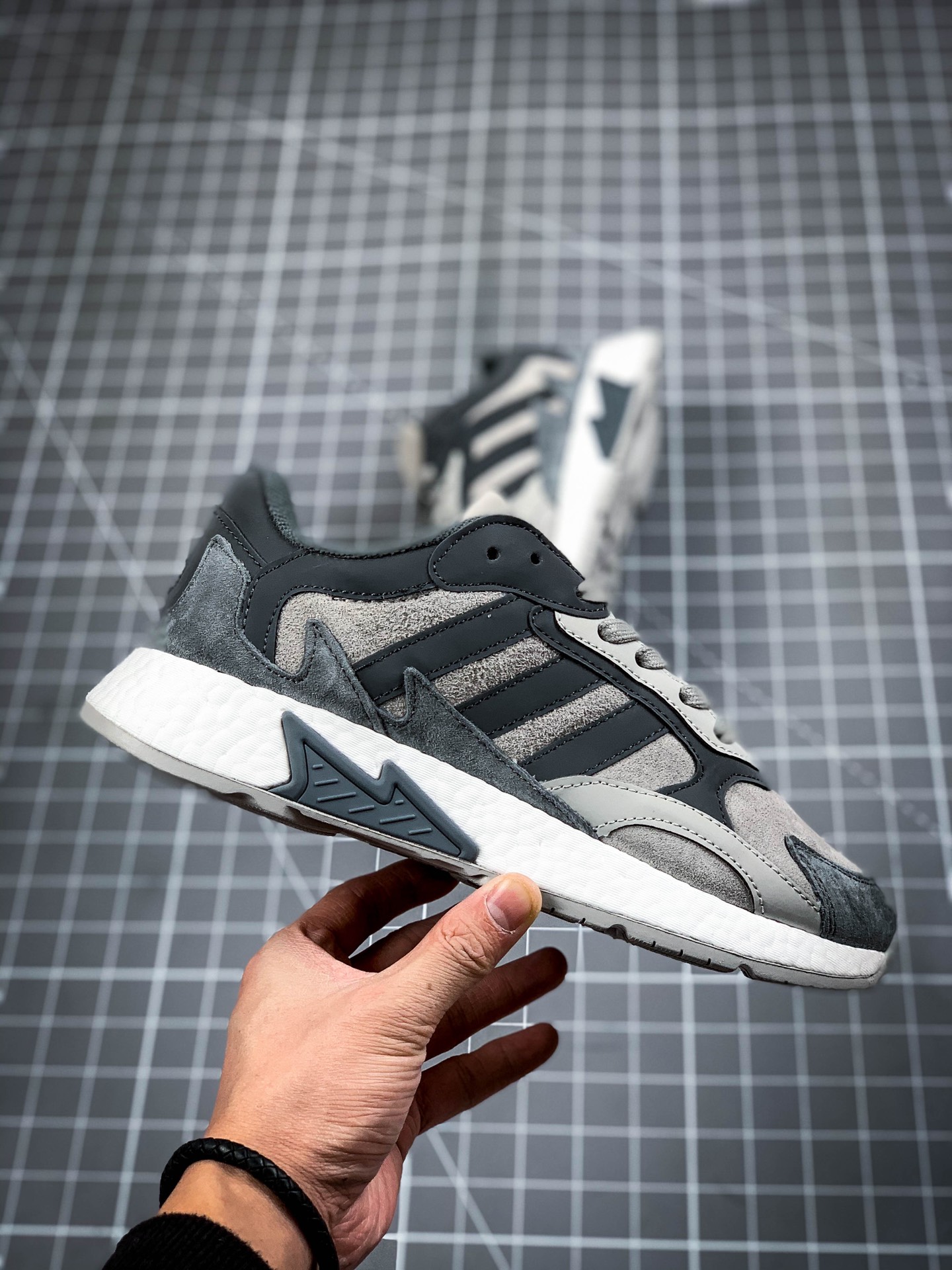 200 Adidas 阿迪达斯 Trescrun Boost 火焰 真爆米花复古休闲运动跑步鞋 EG7444 2482