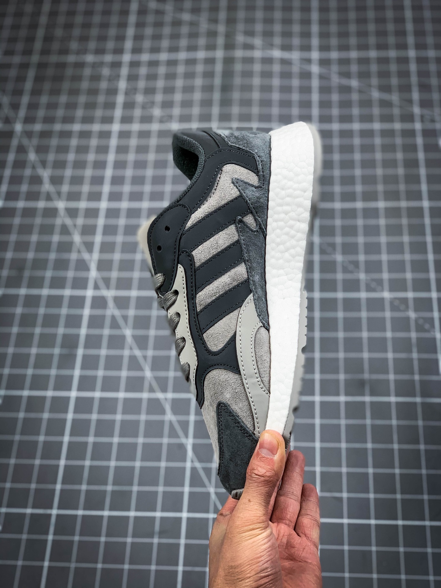 200 Adidas 阿迪达斯 Trescrun Boost 火焰 真爆米花复古休闲运动跑步鞋 EG7444 2482