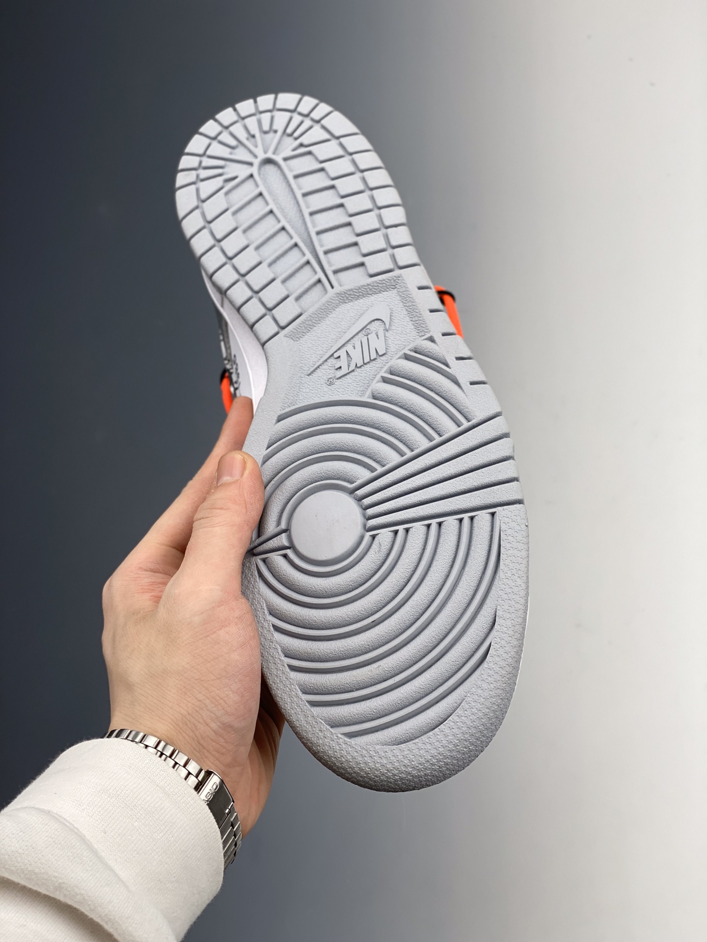 380    Nike SB Dunk OFF-WHITE 联名 白银CT0856-800