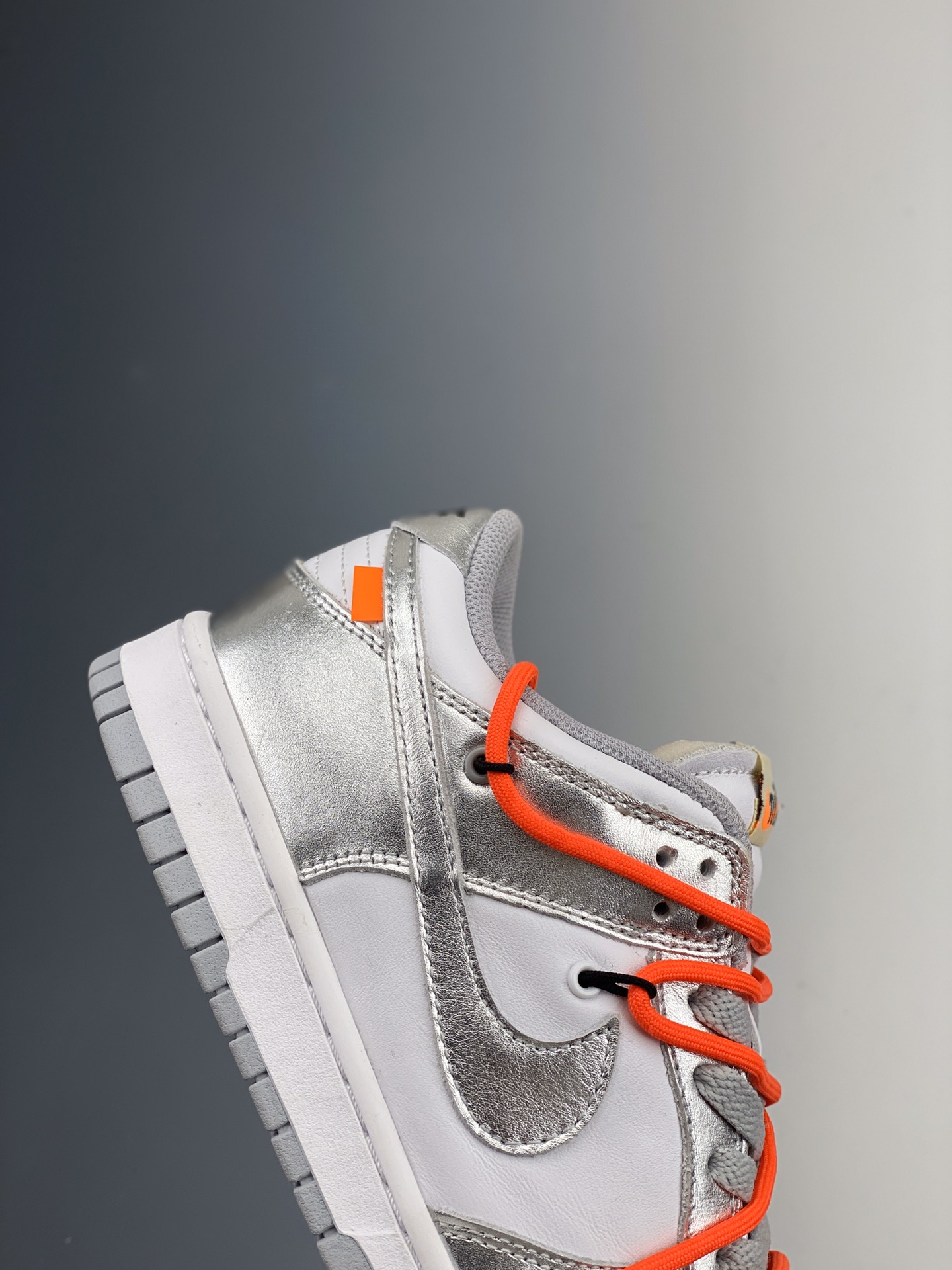 380    Nike SB Dunk OFF-WHITE 联名 白银CT0856-800