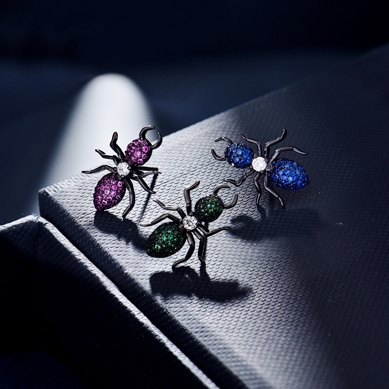 💰60 高品质❗Apm monaco单只白钻彩钻蚂蚁🐜耳钉！趣味个性的设计，适合各种日常叠戴，造型小巧精致，却能以艳丽的色彩瞬间抓住眼球！