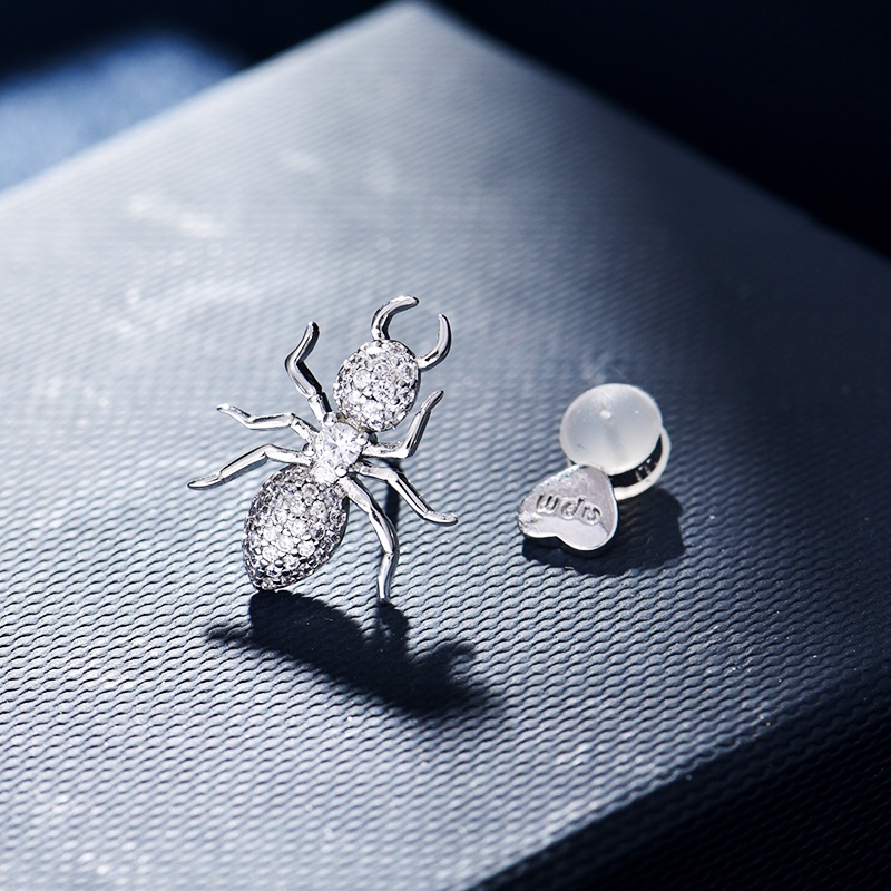 💰60 高品质❗Apm monaco单只白钻彩钻蚂蚁🐜耳钉！趣味个性的设计，适合各种日常叠戴，造型小巧精致，却能以艳丽的色彩瞬间抓住眼球！