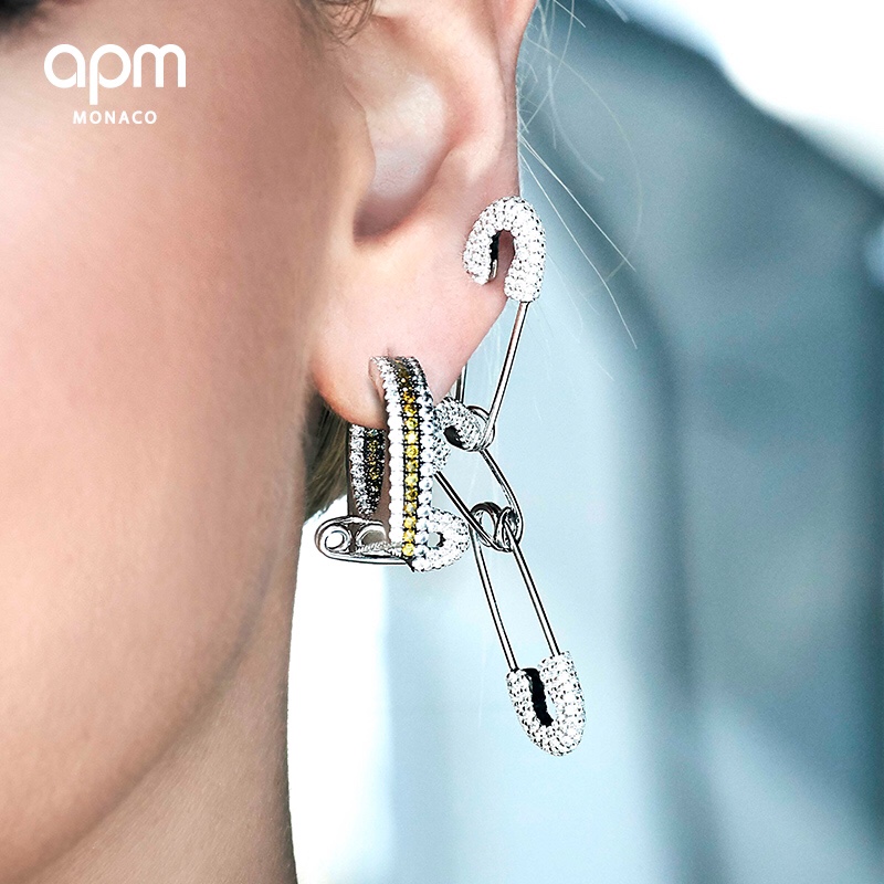 💰90 高品质❗Apm monaco 10月新款几何三色钻别针耳钉！这期的系列真的太飒了！收敛的颜色搭配，偏冷淡风又酷酷的感觉，为这个秋冬季节增添一点小心机～