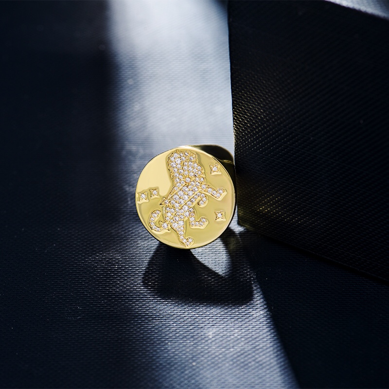 💰80 高品质❗Apm monaco 金色狮子座戒指！全新系列Constellation已上线，系列主题启发自宇宙星术及深邃星空，有没有星耀到你！小酷炫小摇滚刻上你的专属星座，简直要帅到起飞！码数678～