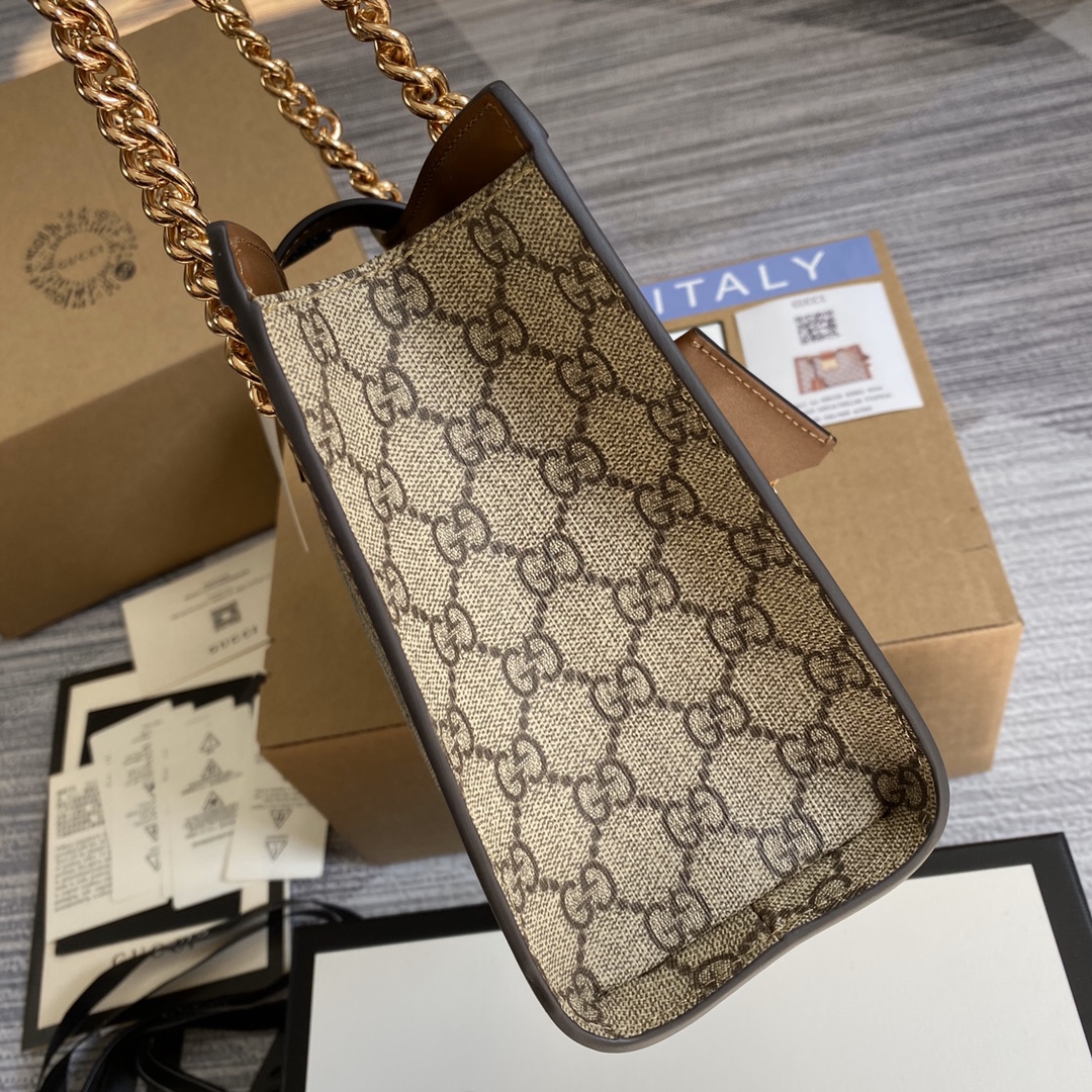 Gucci Rare edition counter [original leather with counter packaging]!! Padlock chain bag small size