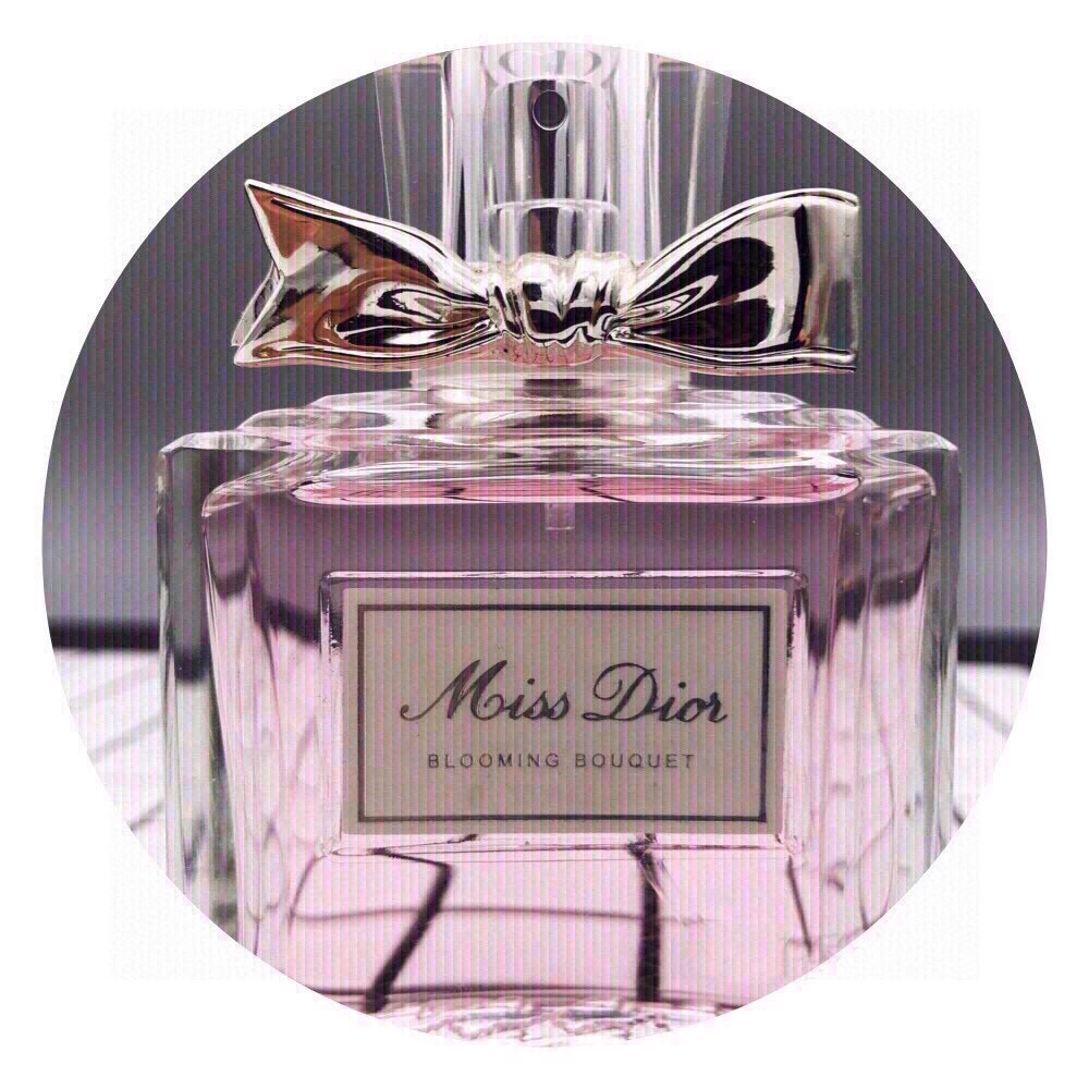 P F 1 2 0🔻专柜版🔺｛安福现货｝
💬ED T/淡香 水
D ior迪 奥花漾甜心女士100m l

简介：
DI OR迪 奥花漾甜心香水演绎了一种新的嗅觉主义，清新花漾甜心香水充分体现了女士的独立自由愿望。低调奢华。