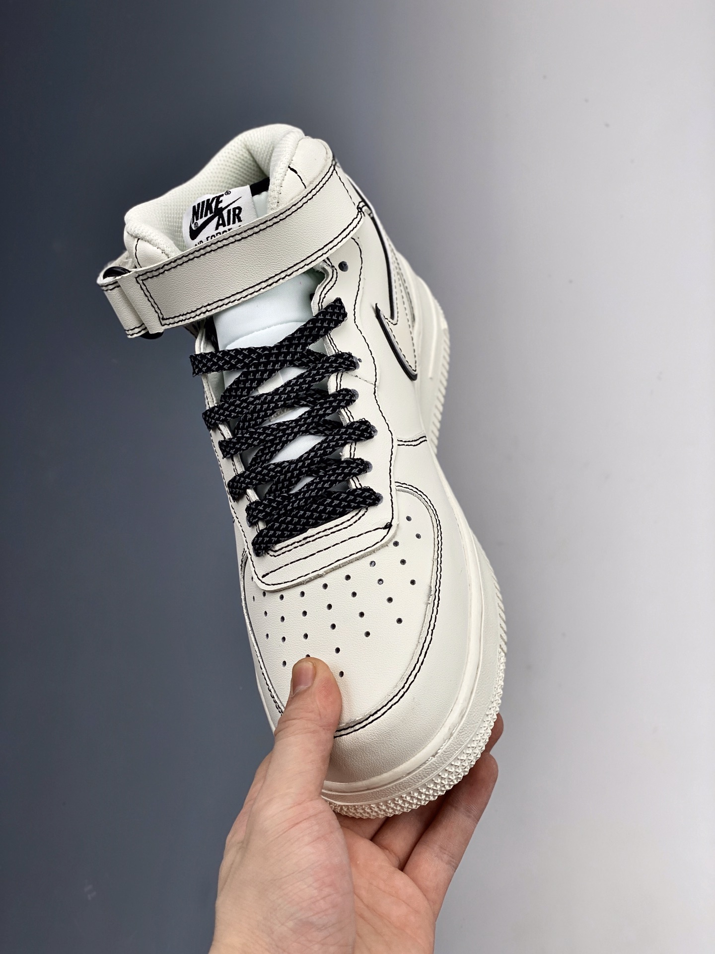 160   Nike Air Force 1 空军一号中帮运动休闲板鞋 31512-807