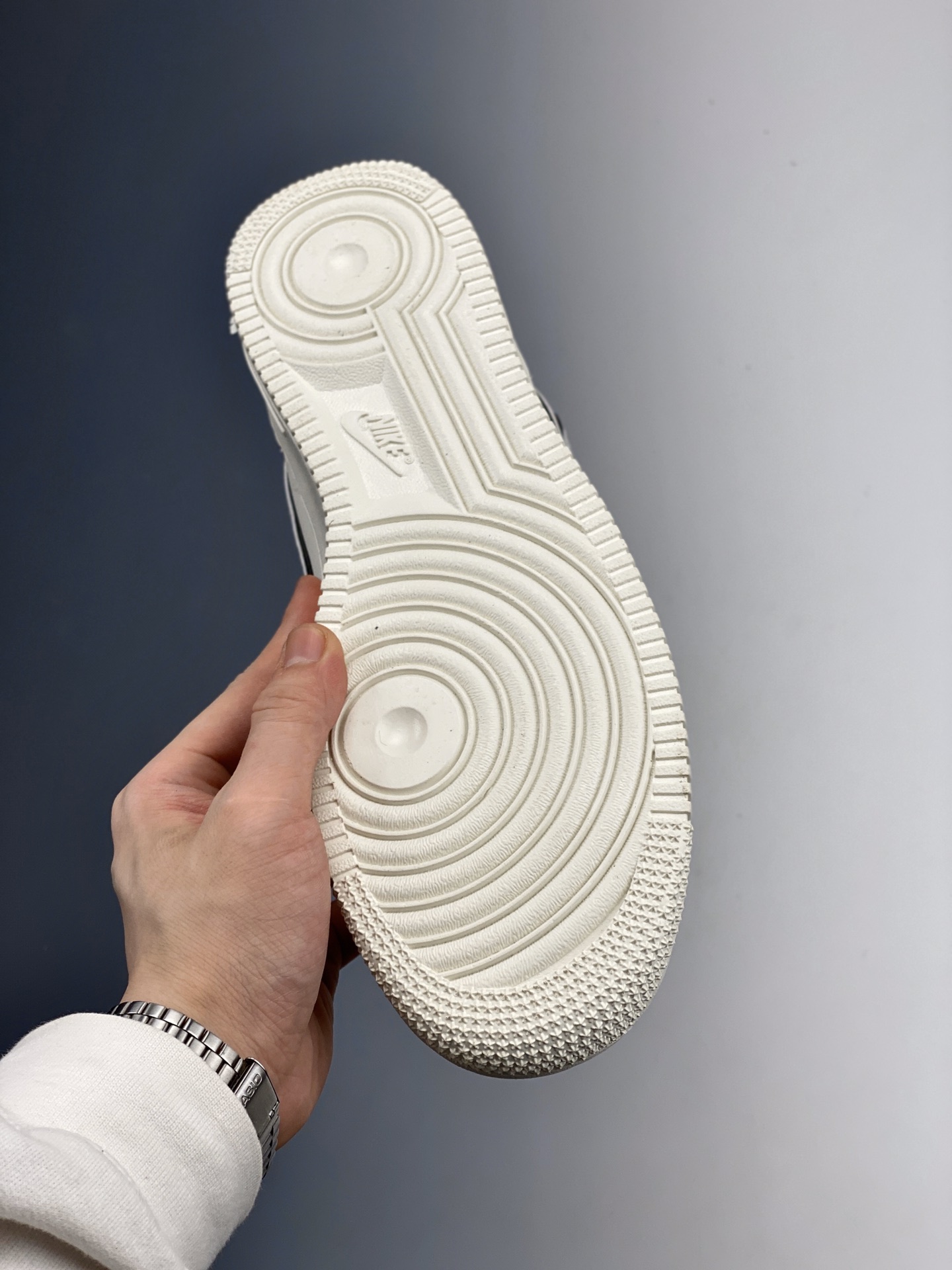 160   Nike Air Force 1 空军一号中帮运动休闲板鞋 31512-807