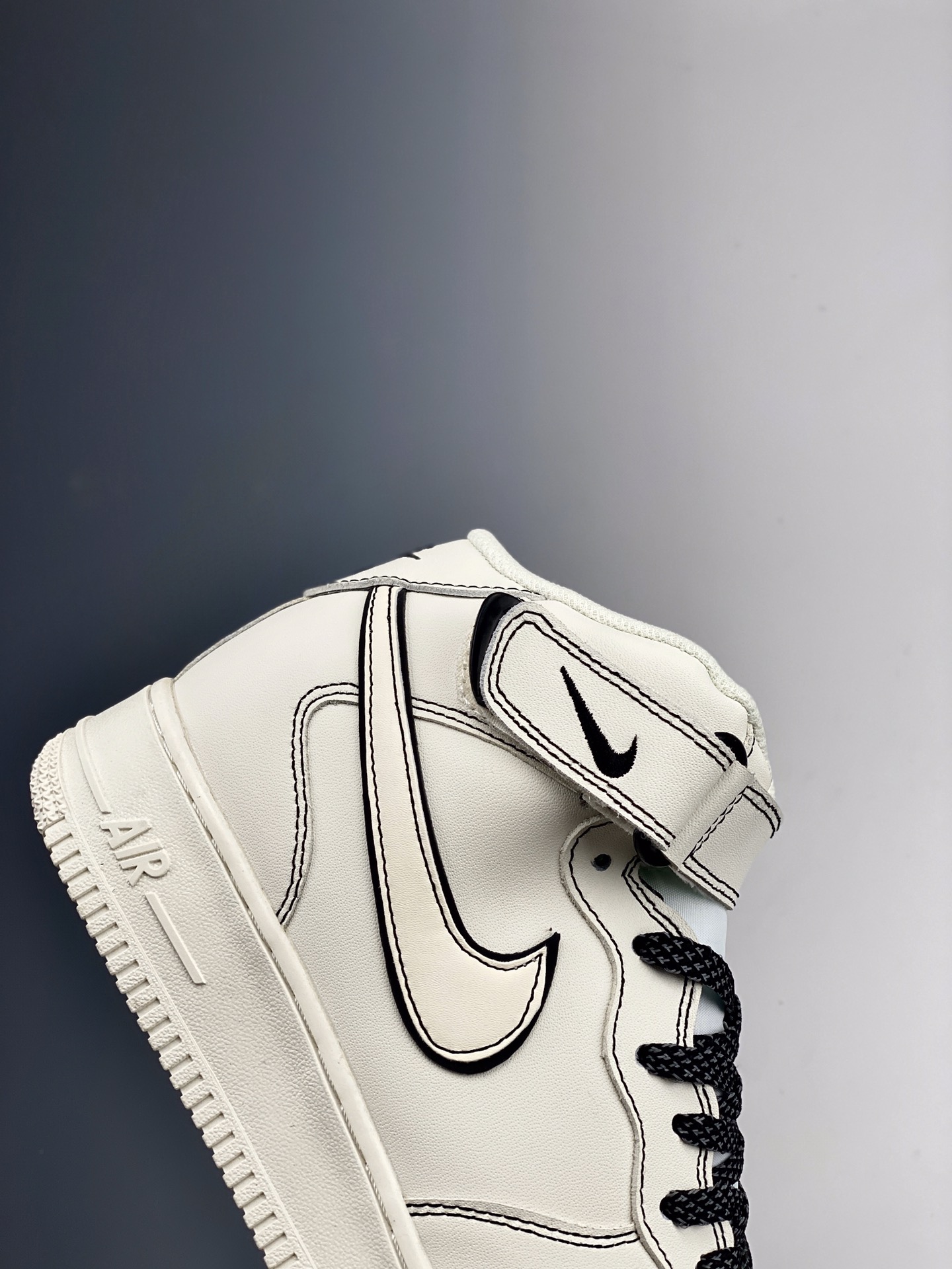 160   Nike Air Force 1 空军一号中帮运动休闲板鞋 31512-807