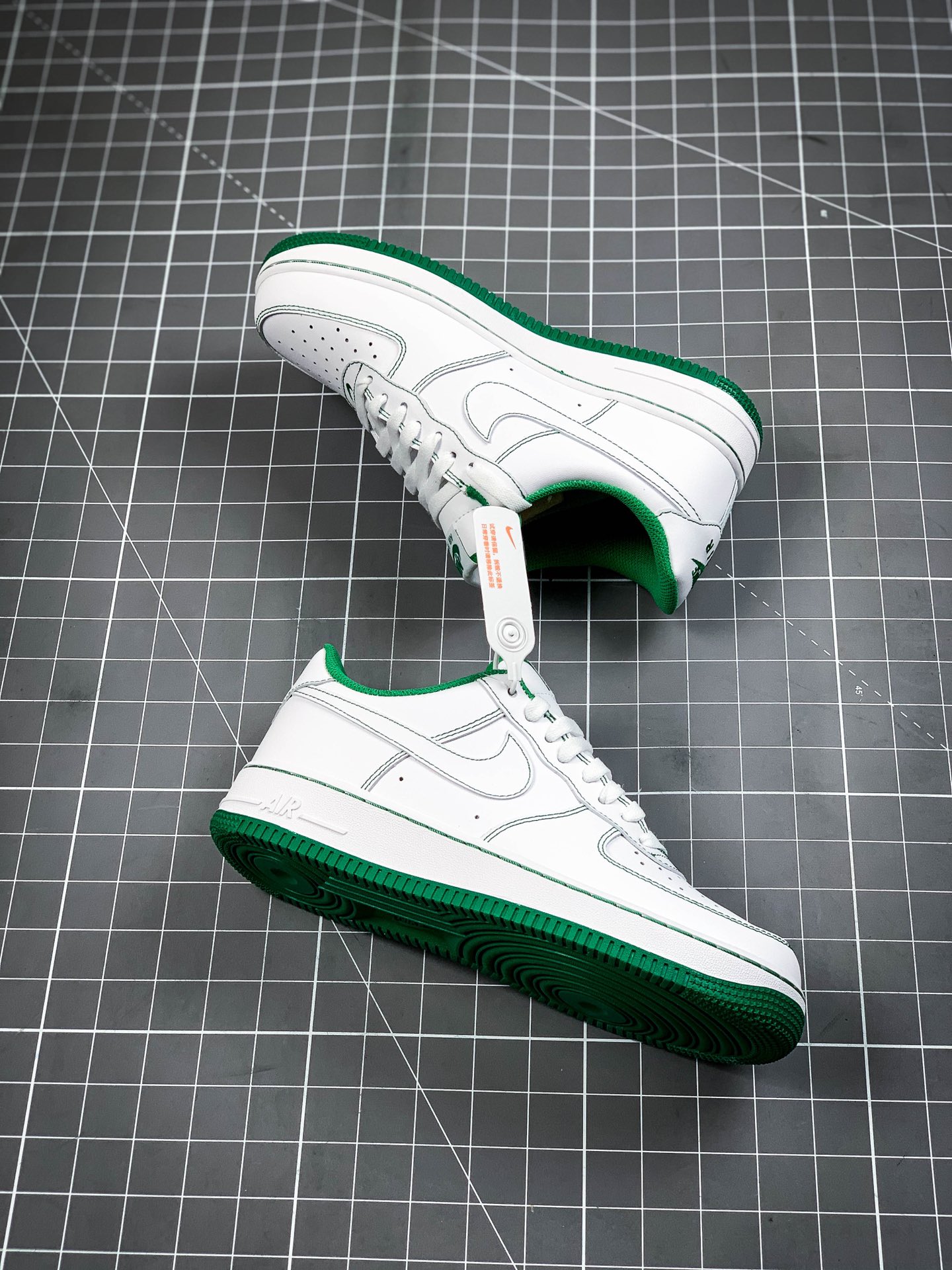 200  Nike Air Force 1'07 LV8 空军一号低帮运动休闲板鞋 CV1724-103
