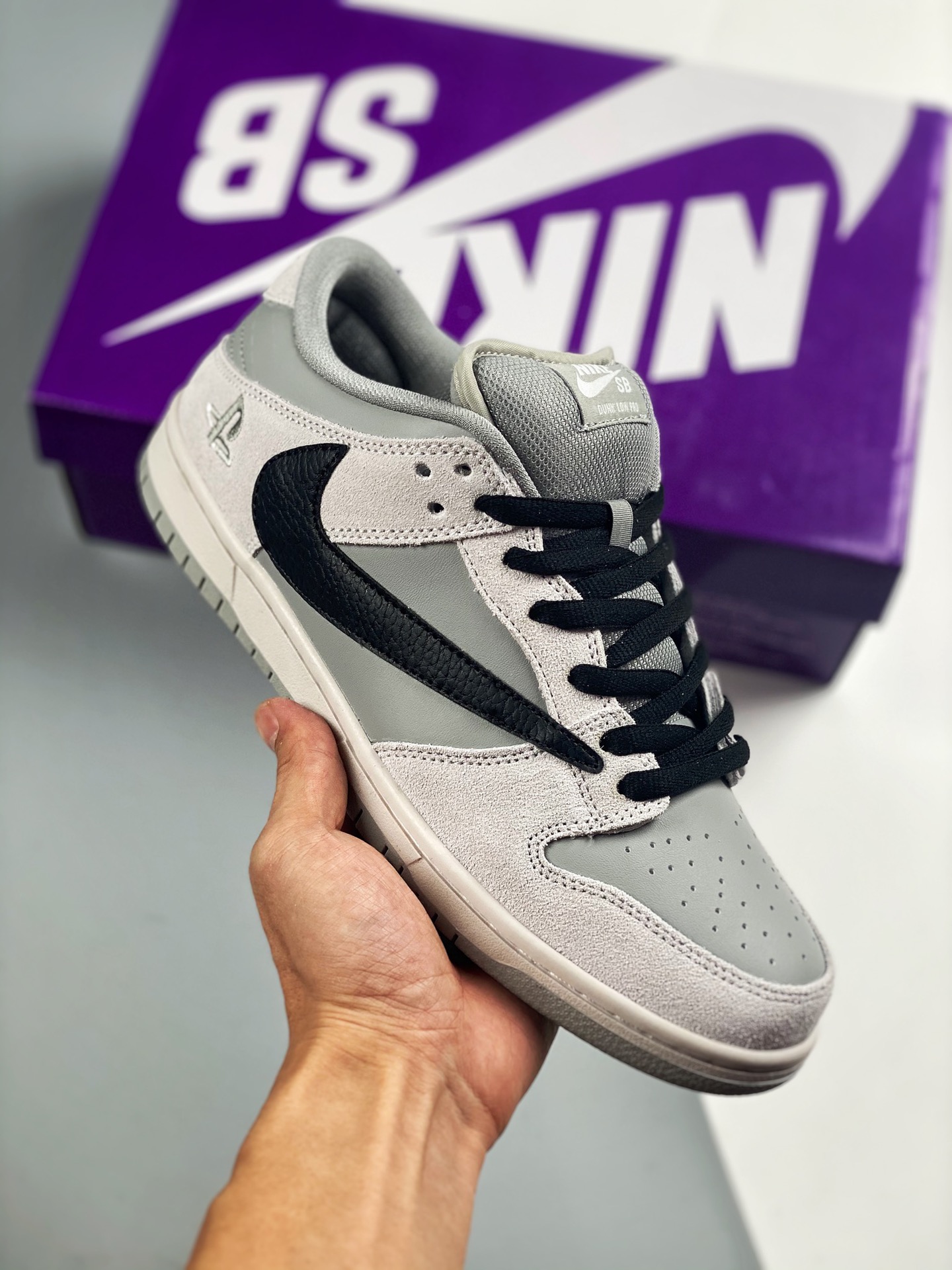 TS x PlayStation x NK SB Dunk PS5 triple collaboration, new reverse swoosh重磅来袭, upper suede material, color scheme pres…