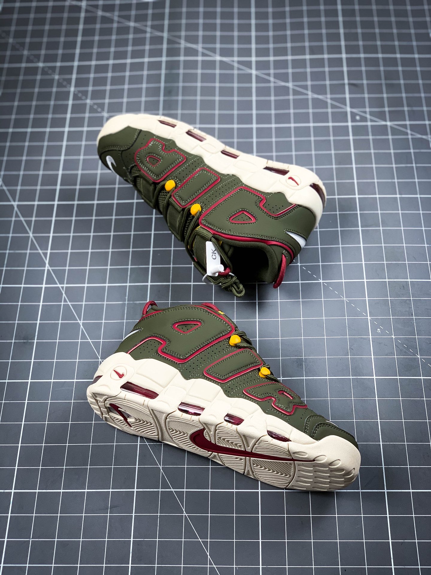 240 NIKE Wmns Air More Uptempo 皮蓬经典高街百搭篮球鞋系列DH0622-300