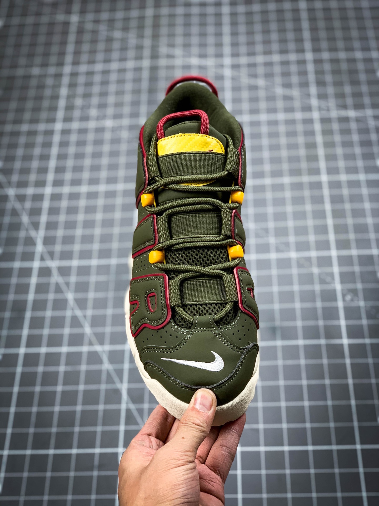 240 NIKE Wmns Air More Uptempo 皮蓬经典高街百搭篮球鞋系列DH0622-300