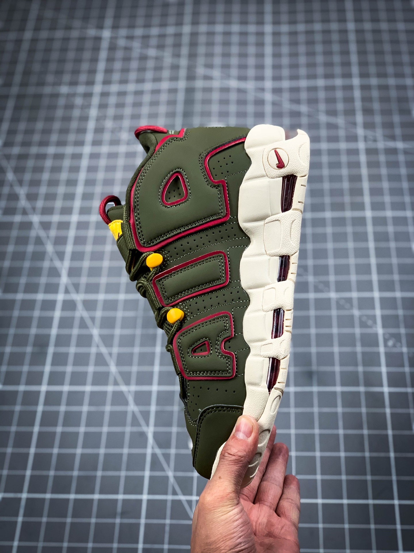 240 NIKE Wmns Air More Uptempo 皮蓬经典高街百搭篮球鞋系列DH0622-300