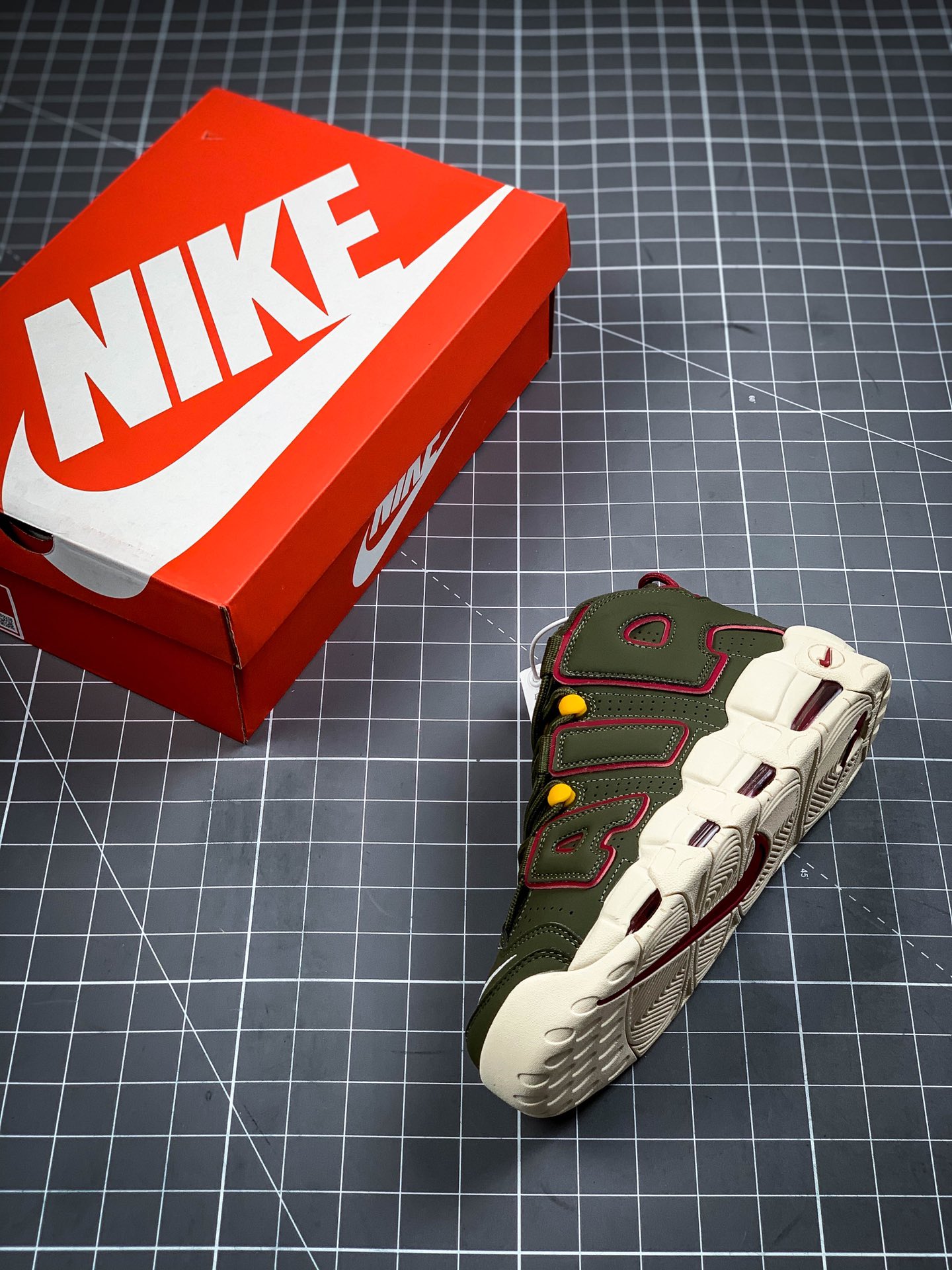 240 NIKE Wmns Air More Uptempo 皮蓬经典高街百搭篮球鞋系列DH0622-300