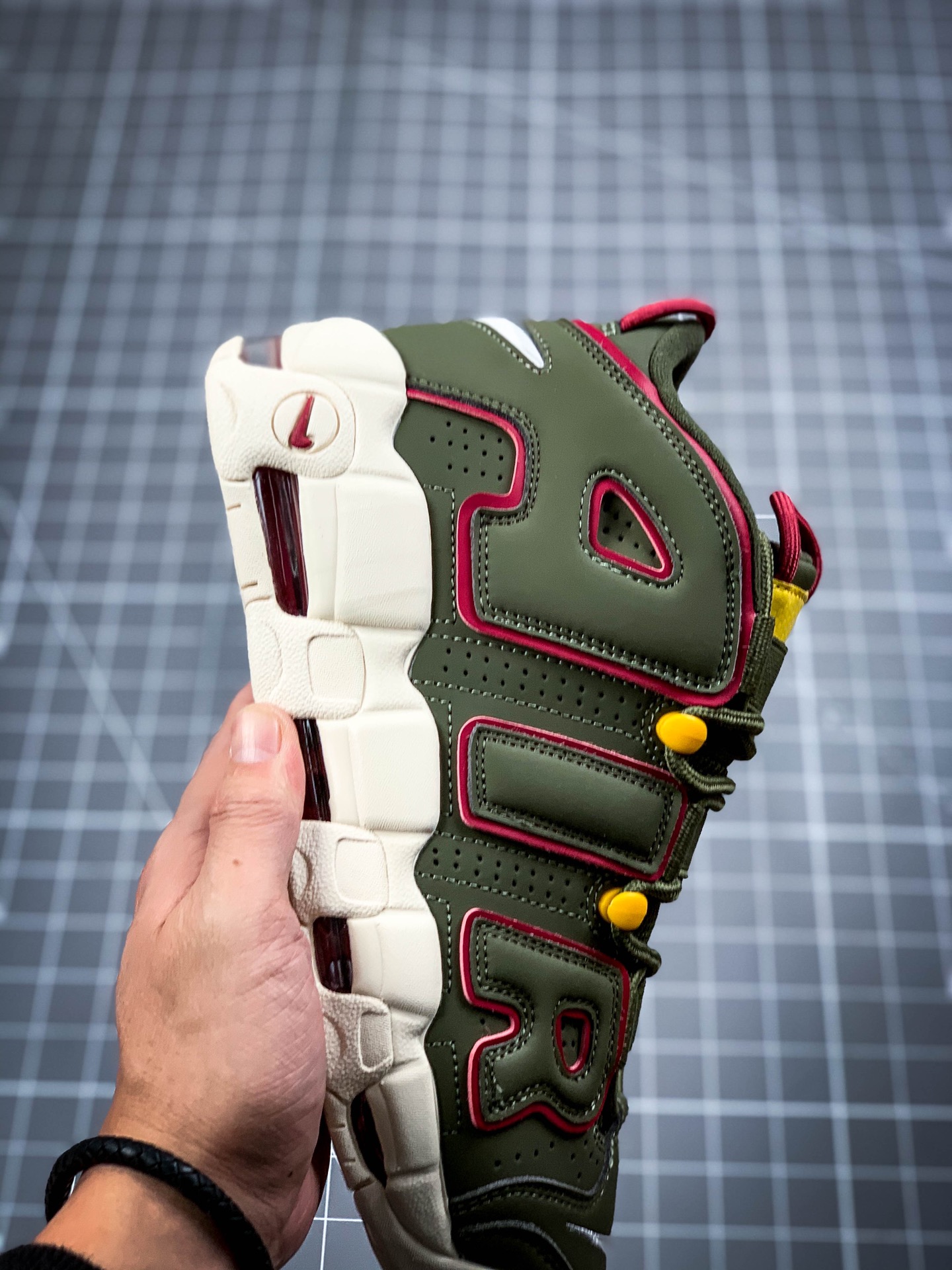 240 NIKE Wmns Air More Uptempo 皮蓬经典高街百搭篮球鞋系列DH0622-300