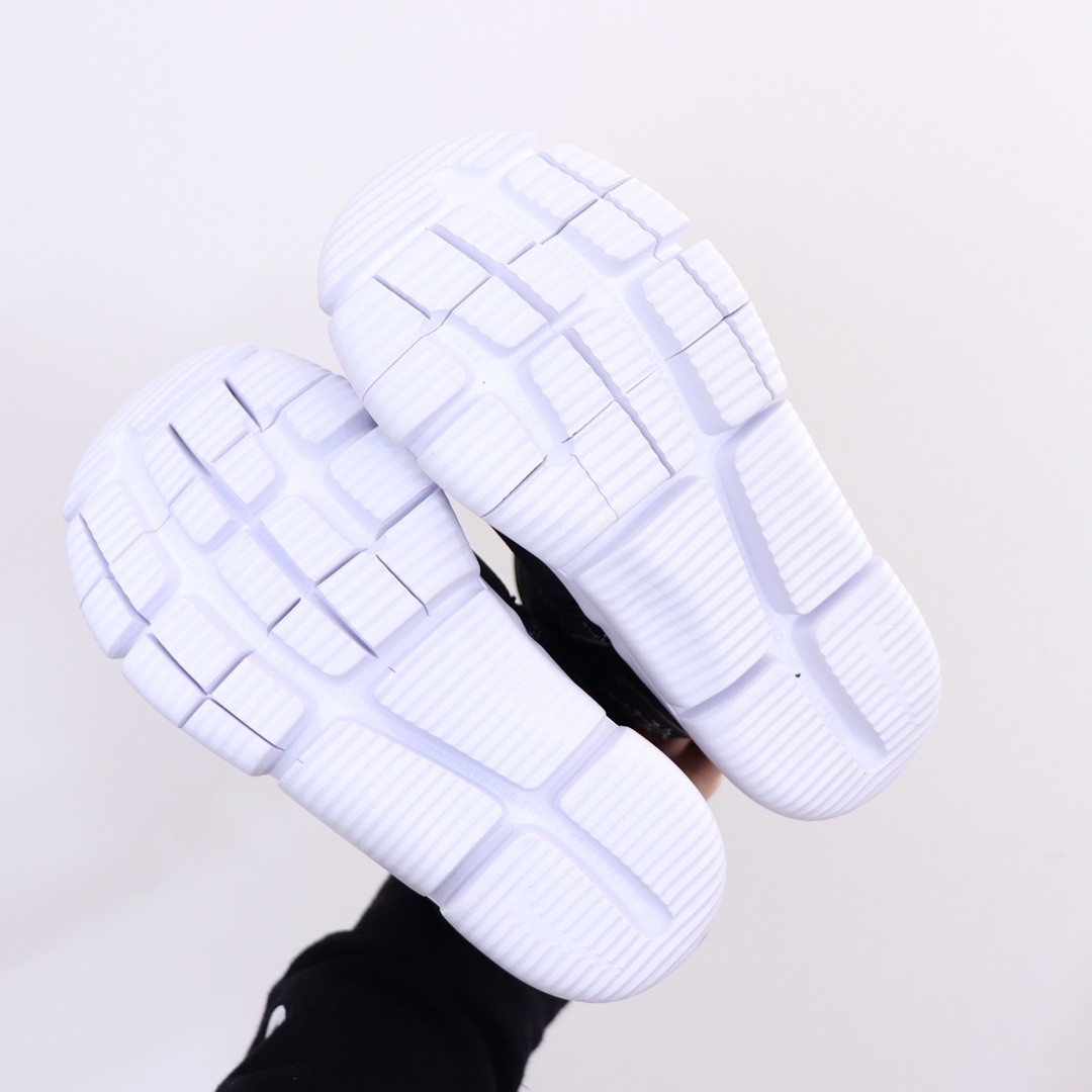 图片[9]-ＮＫ儿童雪地靴 专G版最新款高帮加绒棉靴🔥厚厚的绒保暖舒适✔️加上大大的魔术贴超级方便打开自行穿脱.而且不怕压脚，整个脚都是舒适的在里面，底非常轻非常软.一款超级棒的棉靴👍.-选品中心