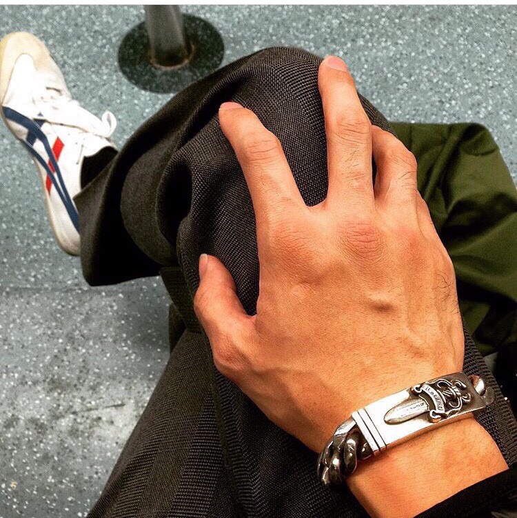 Chrome Hearts MZ独家拍摄，认准产品图片一致 𝐂𝐡𝐫𝐨𝐦𝐞 𝐡𝐞𝐚𝐫𝐭𝐬 克罗心十字花宝剑男士手链