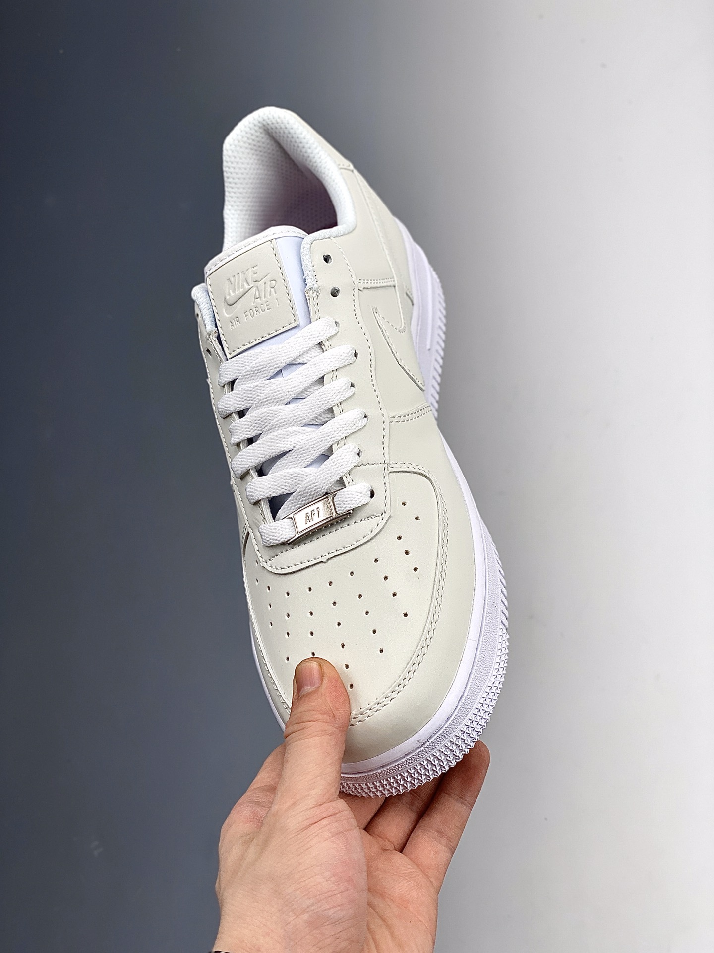 200    Nike Air Force 1 空军一号低帮运动休闲板鞋 DC2062-100