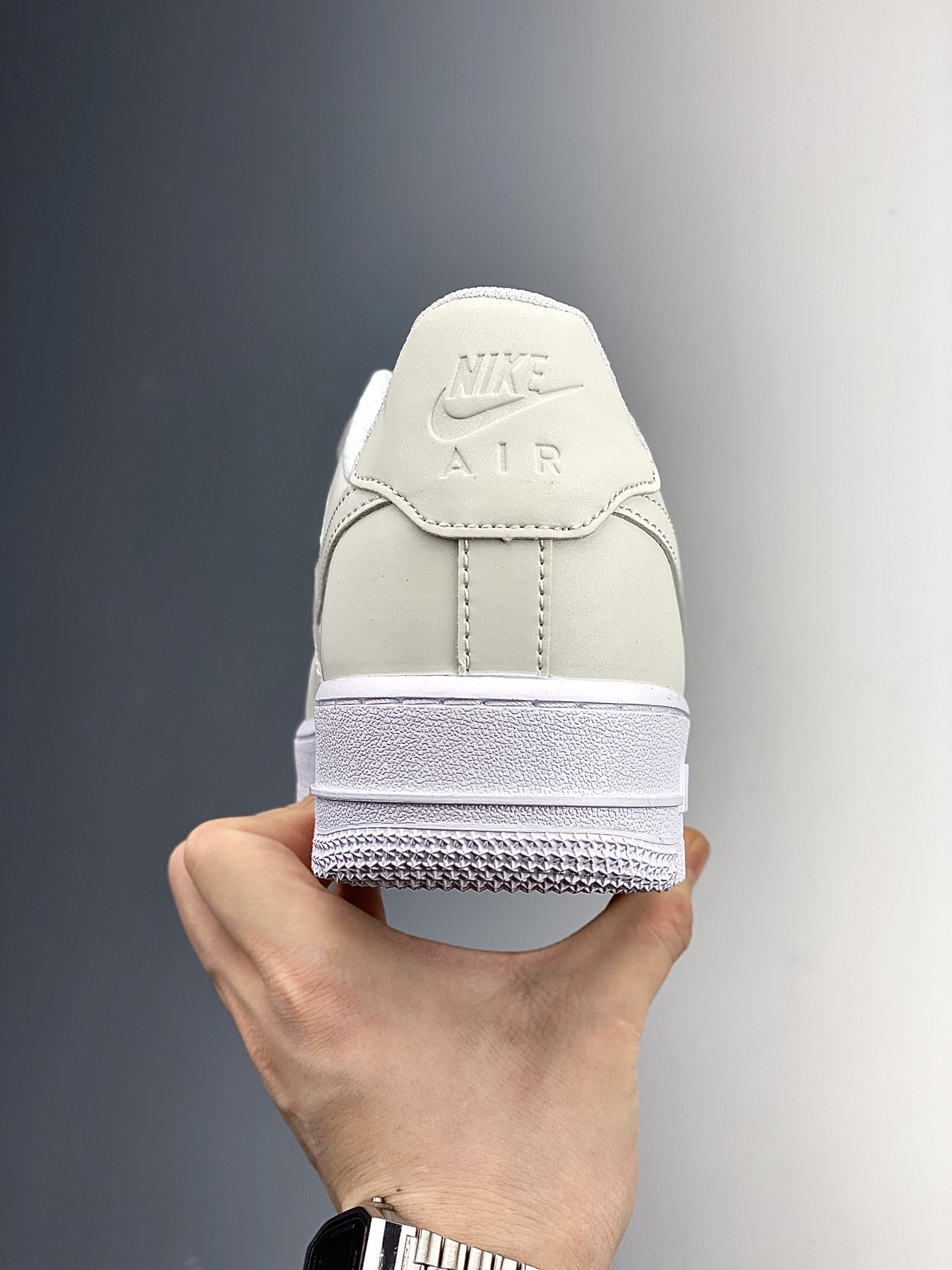 200    Nike Air Force 1 空军一号低帮运动休闲板鞋 DC2062-100
