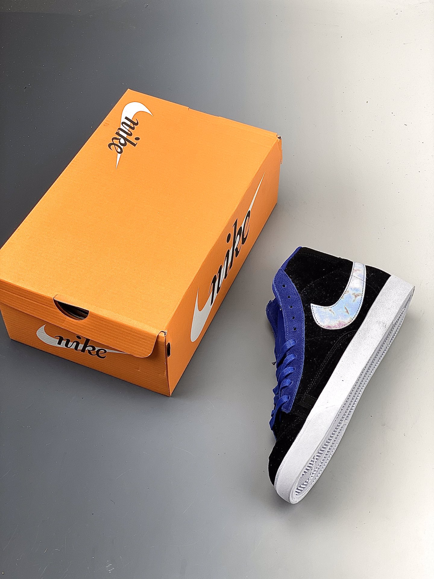 180    Nike Blazer Mid'77 开拓者高帮休闲运动板鞋 DD3810-104