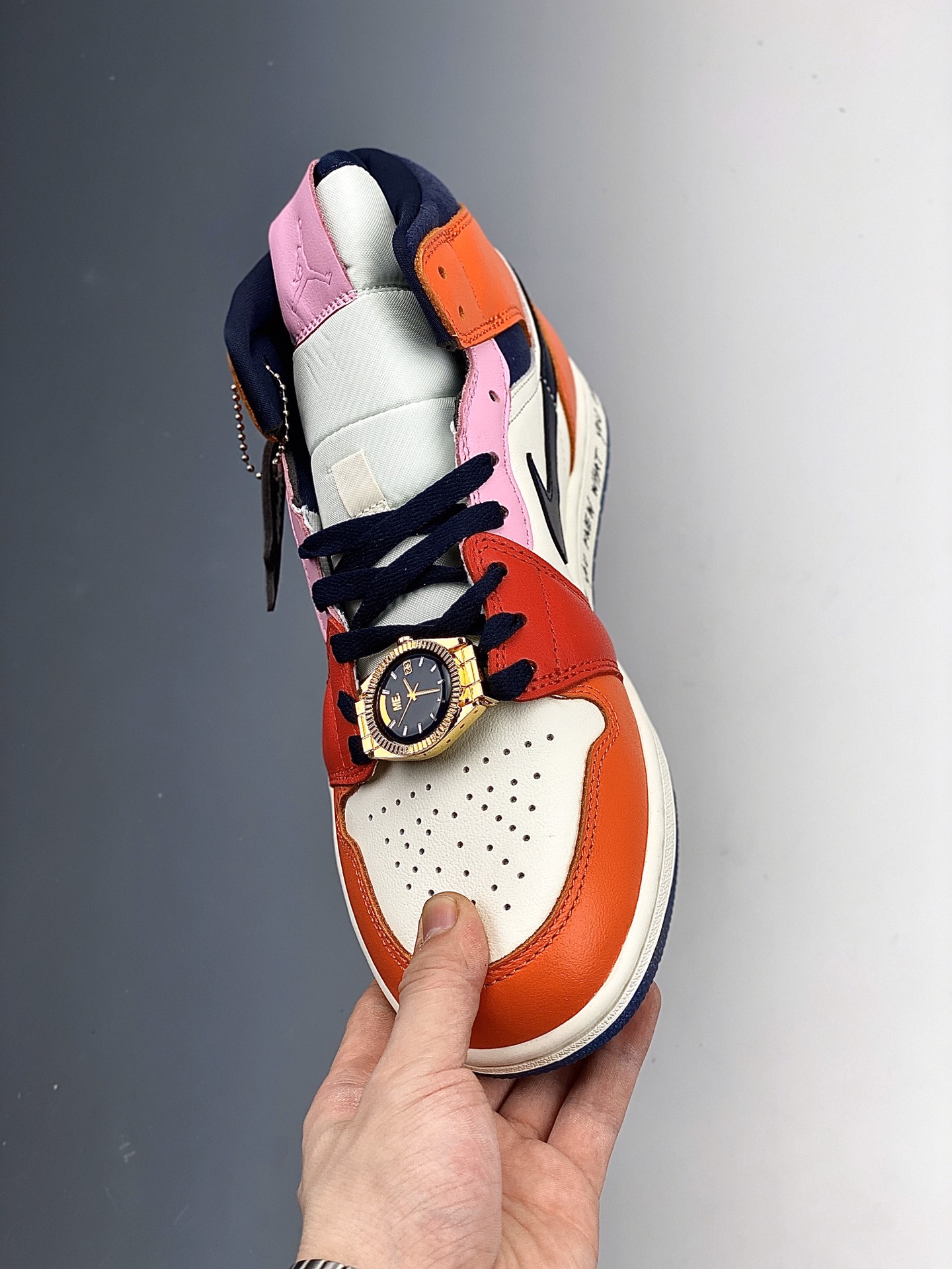 福利200  原装头层皮革 内置缓震气垫  Nike Air Jordan 1 MID SE  乔1 中帮 CQ7629-100