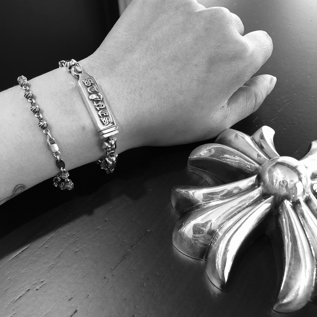 Chrome Hearts 新品上架𝐂𝐡𝐫𝐨𝐦𝐞 𝐡𝐞𝐚𝐫𝐭𝐬滚石 舌头𝐦𝐢𝐧𝐢手链