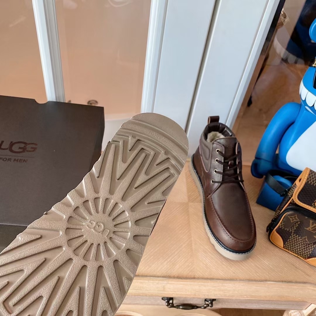 UGG男鞋专场👨东莞原产地，出口贸易品质，每一双都是免检产品，除了高级没啥好说，全部真皮真毛。黑色，咖色
