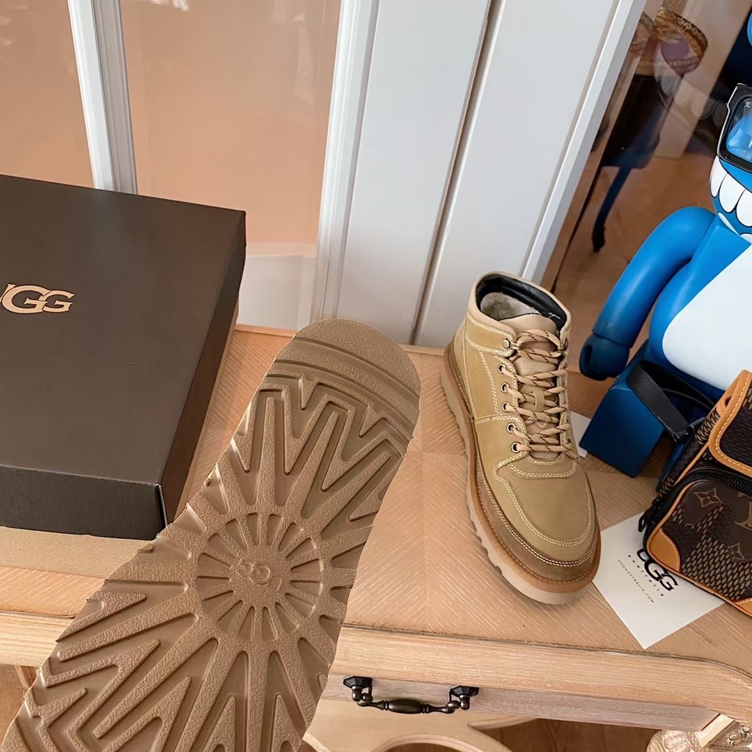 UGG男鞋专场👨东莞原产地，出口贸易品质，每一双都是免检产品，除了高级没啥好说，全部真皮真毛。黑色，咖色