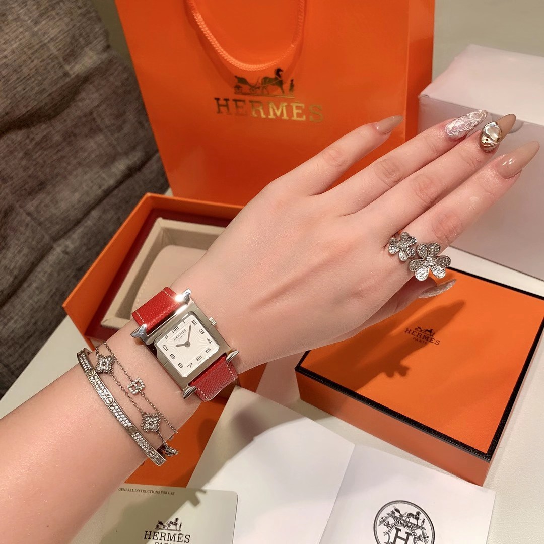 Hermès 爱马仕 H皮带LOGO标志 表壳尺寸：中号 不锈钢表壳 “羽毛”镶钻 26X26毫米